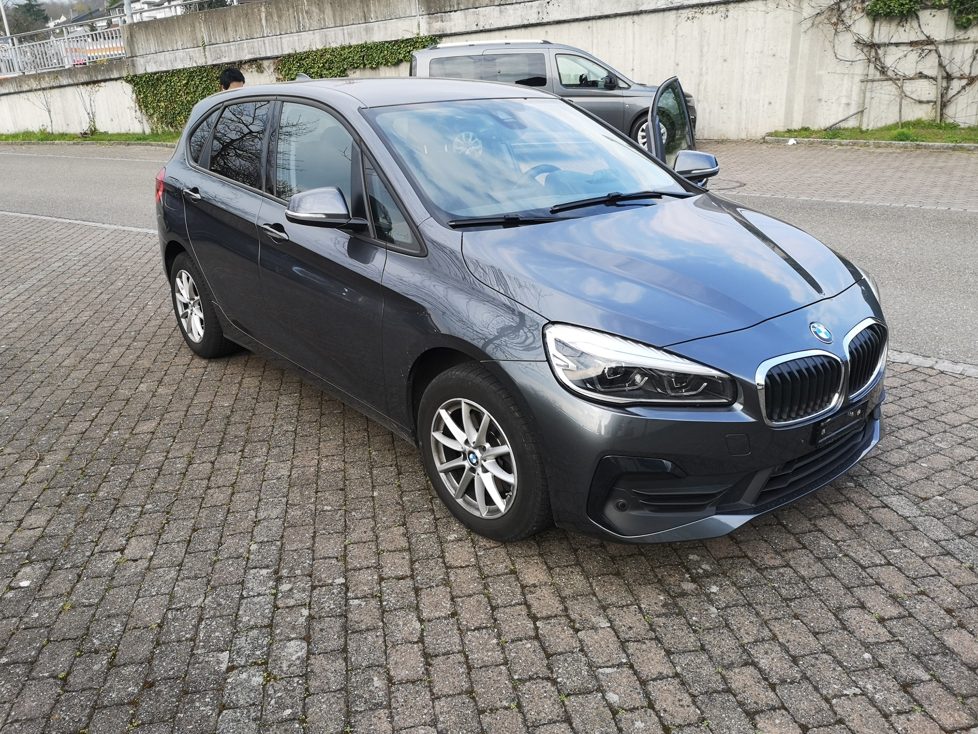 BMW 218i Active Tourer DKG Sport Line-image-0