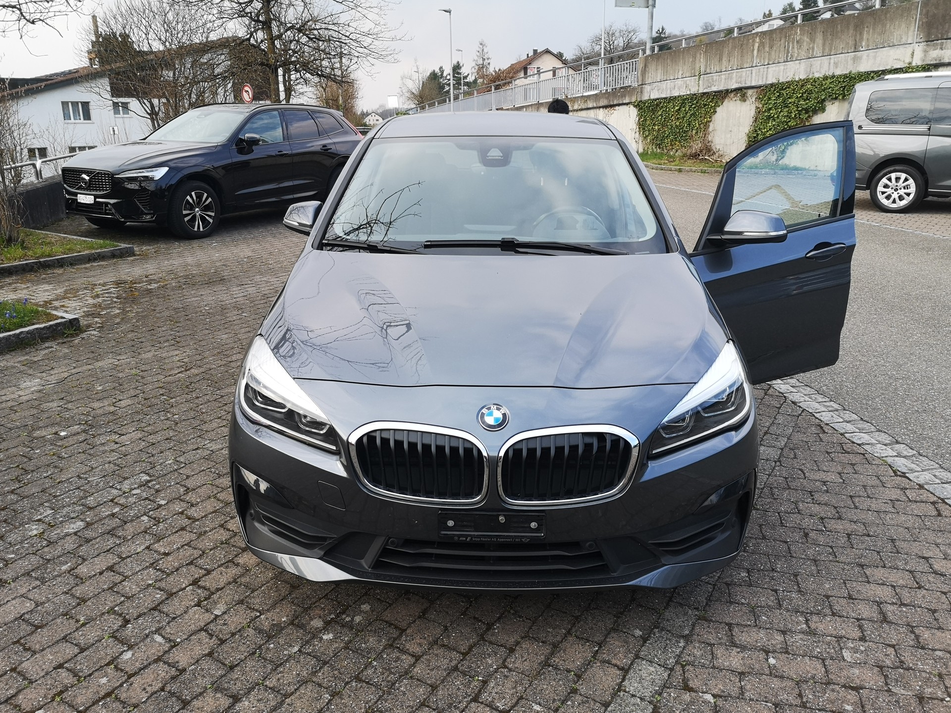 BMW 218i Active Tourer DKG Sport Line-image-1