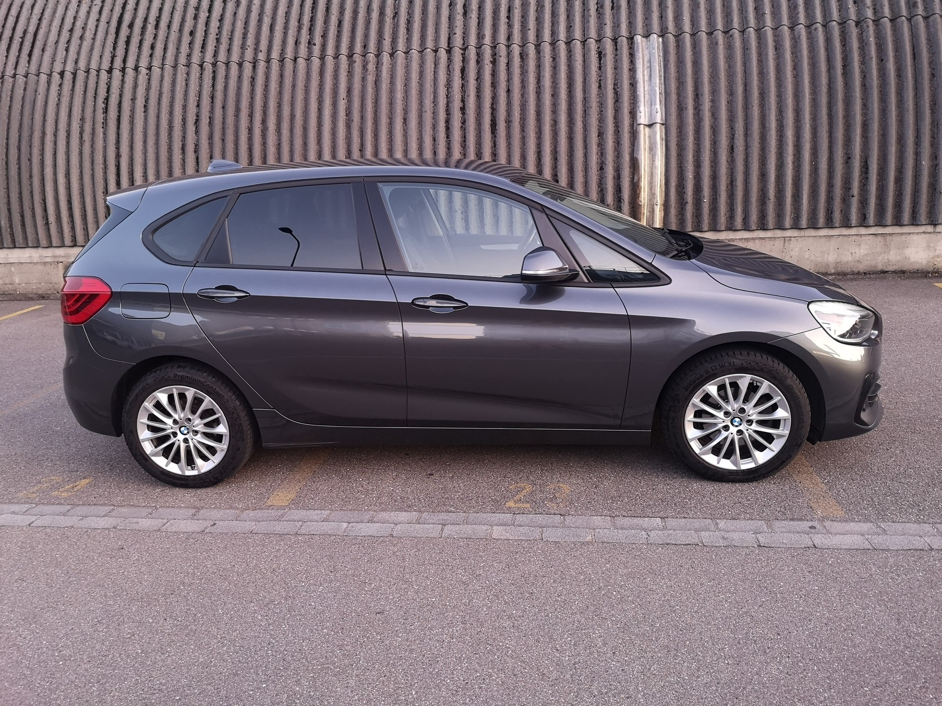 BMW 218i-image-3