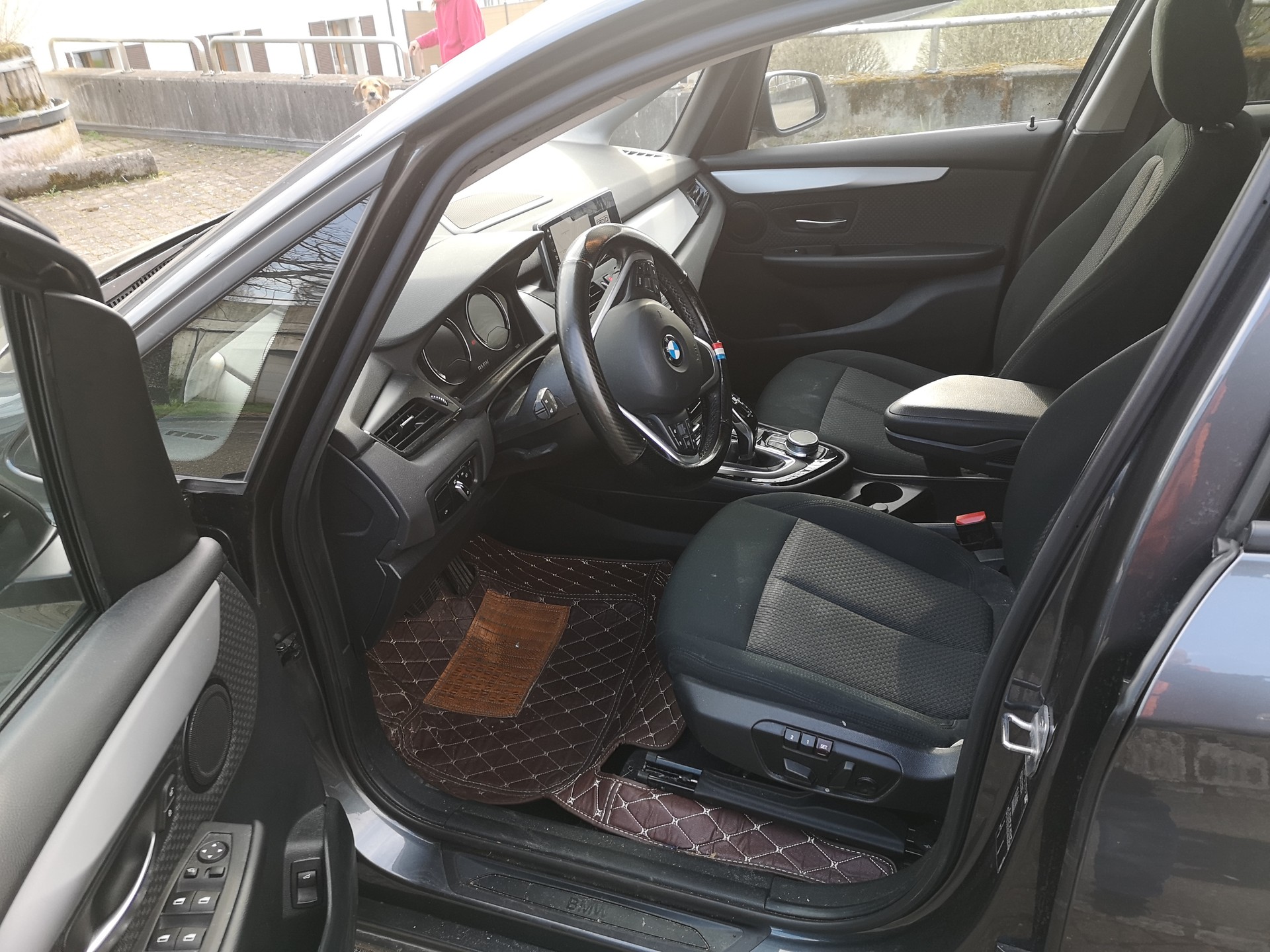 BMW 218i Active Tourer DKG Sport Line-image-17