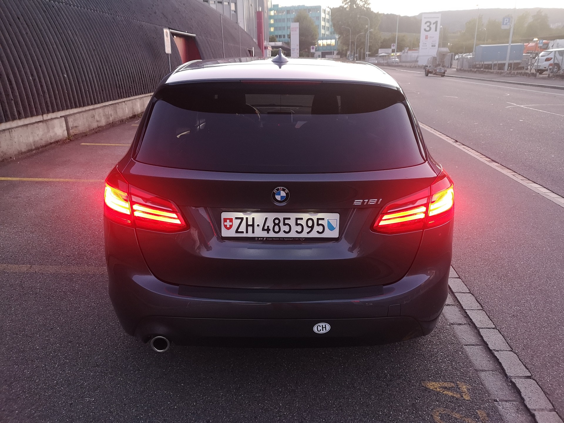 BMW 218i-image-4