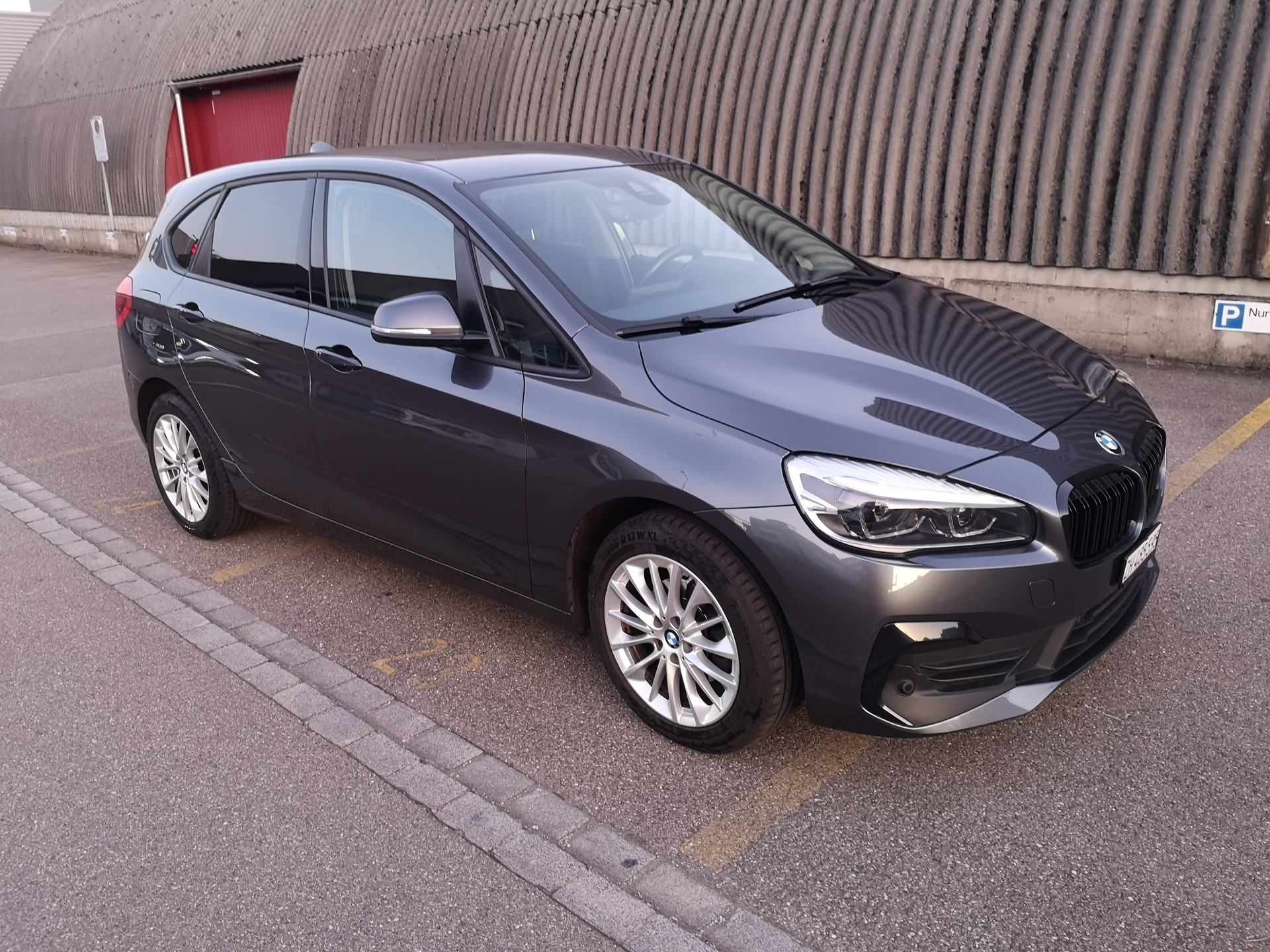 BMW 218i-image-2