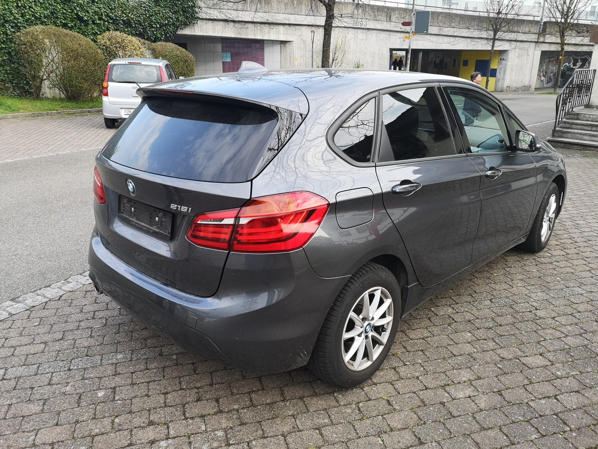 BMW 218i Active Tourer DKG Sport Line-image-3