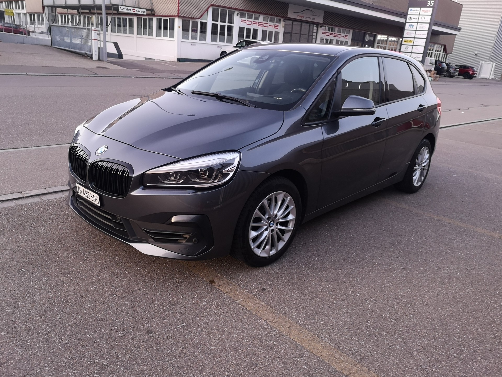 BMW 218i-image-1