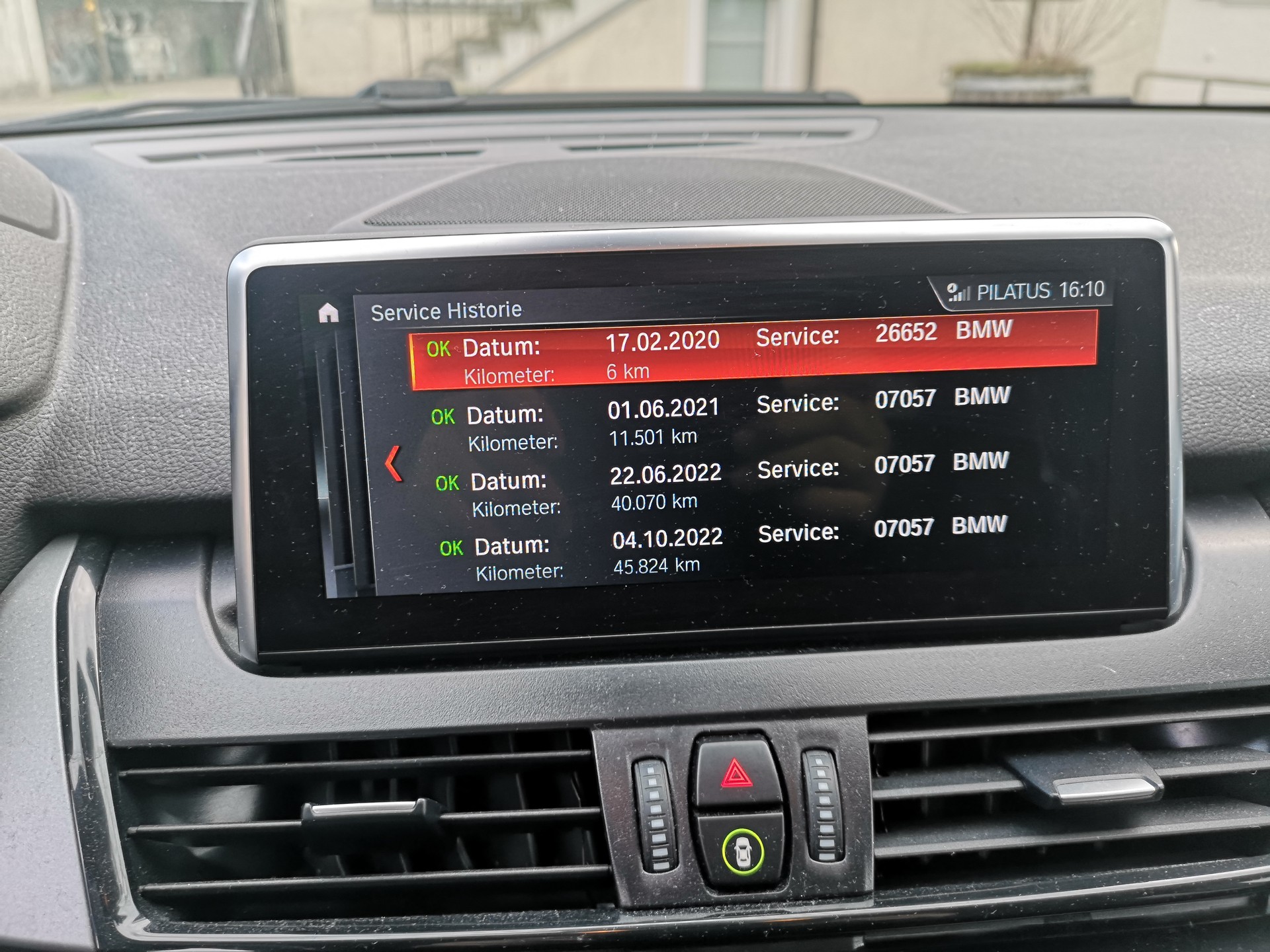 BMW 218i Active Tourer DKG Sport Line-image-8