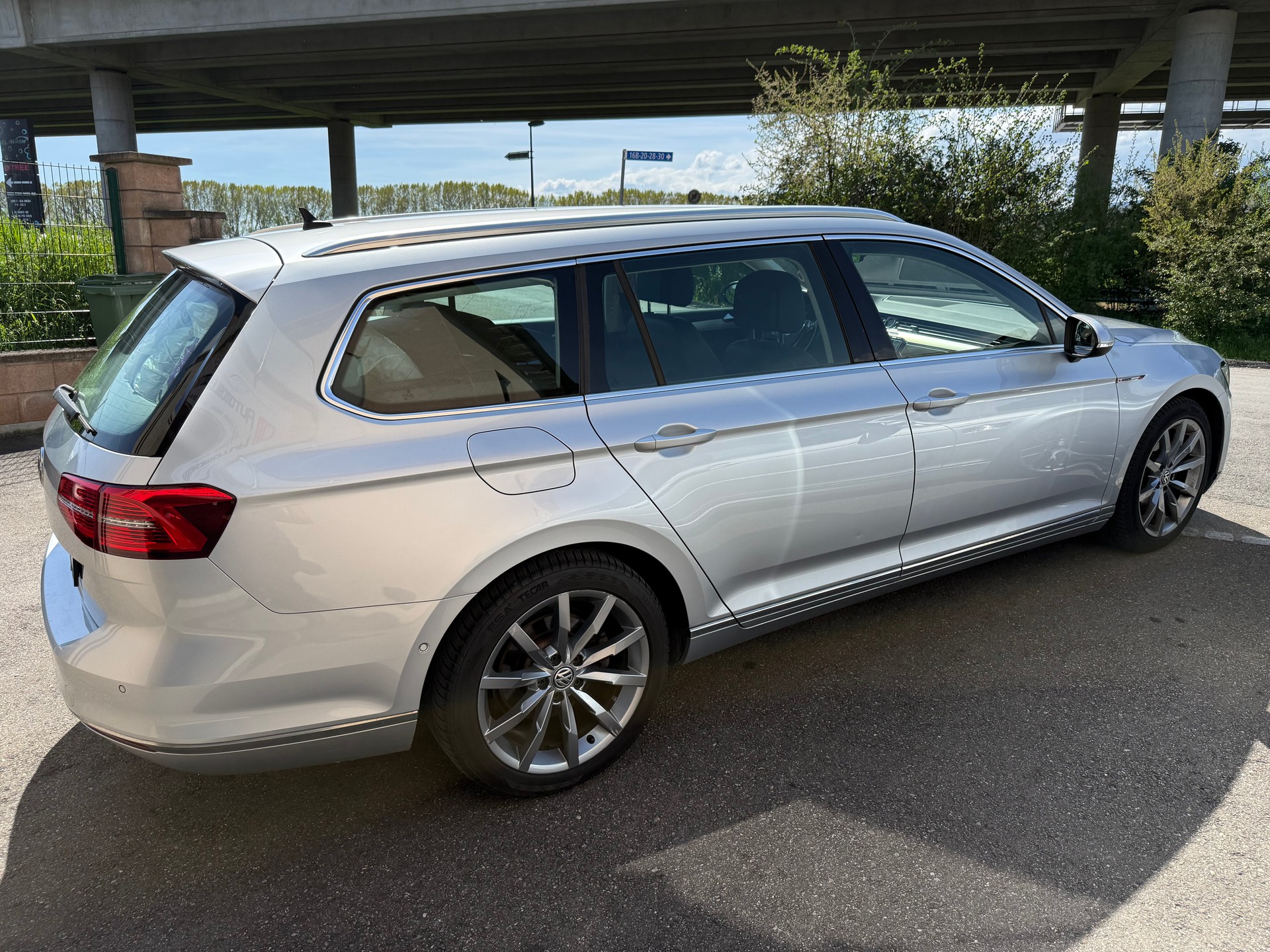 VW Passat Variant 2.0 TDI BMT Highline DSG 4Motion-image-4