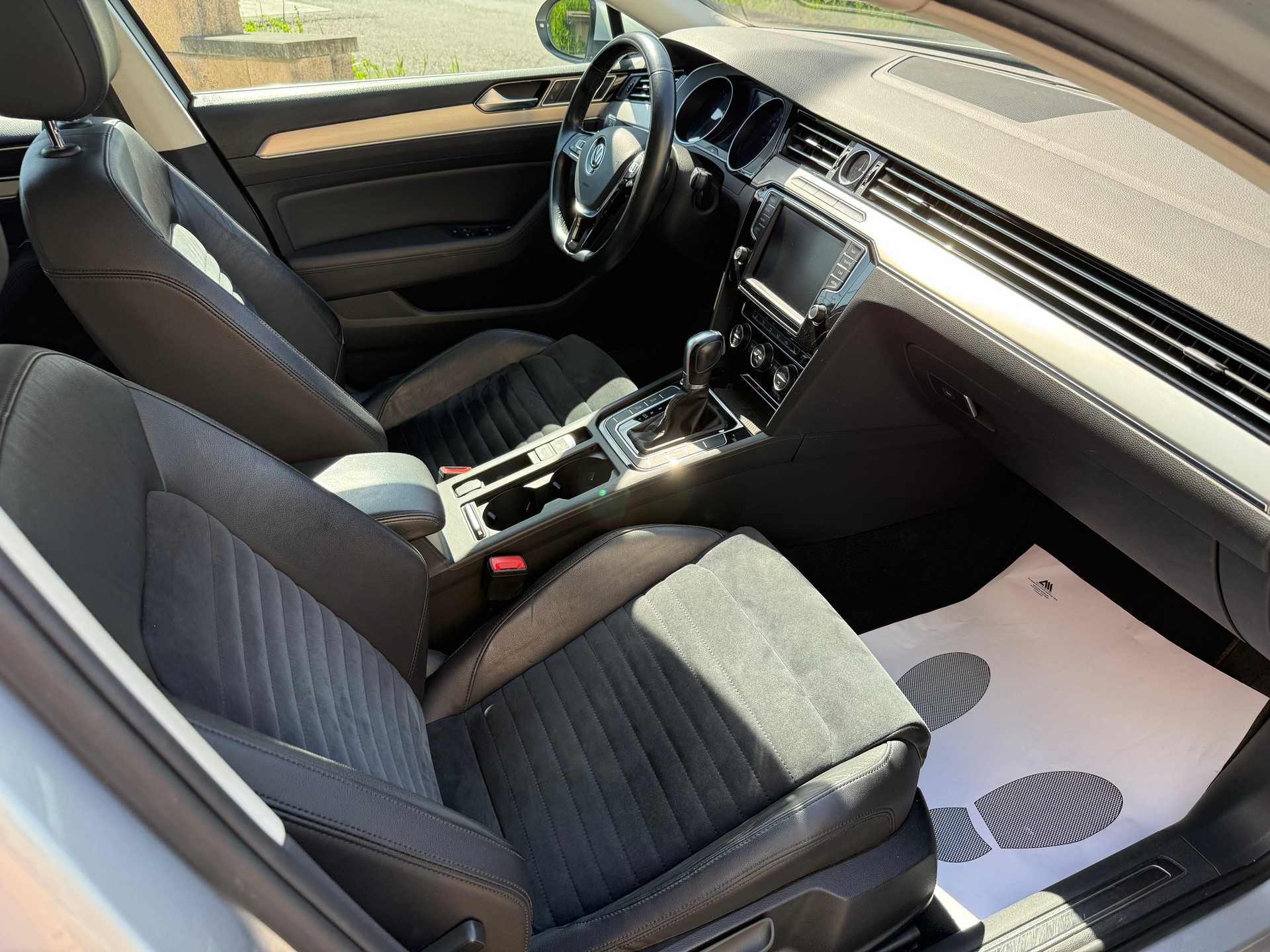 VW Passat Variant 2.0 TDI BMT Highline DSG 4Motion-image-9