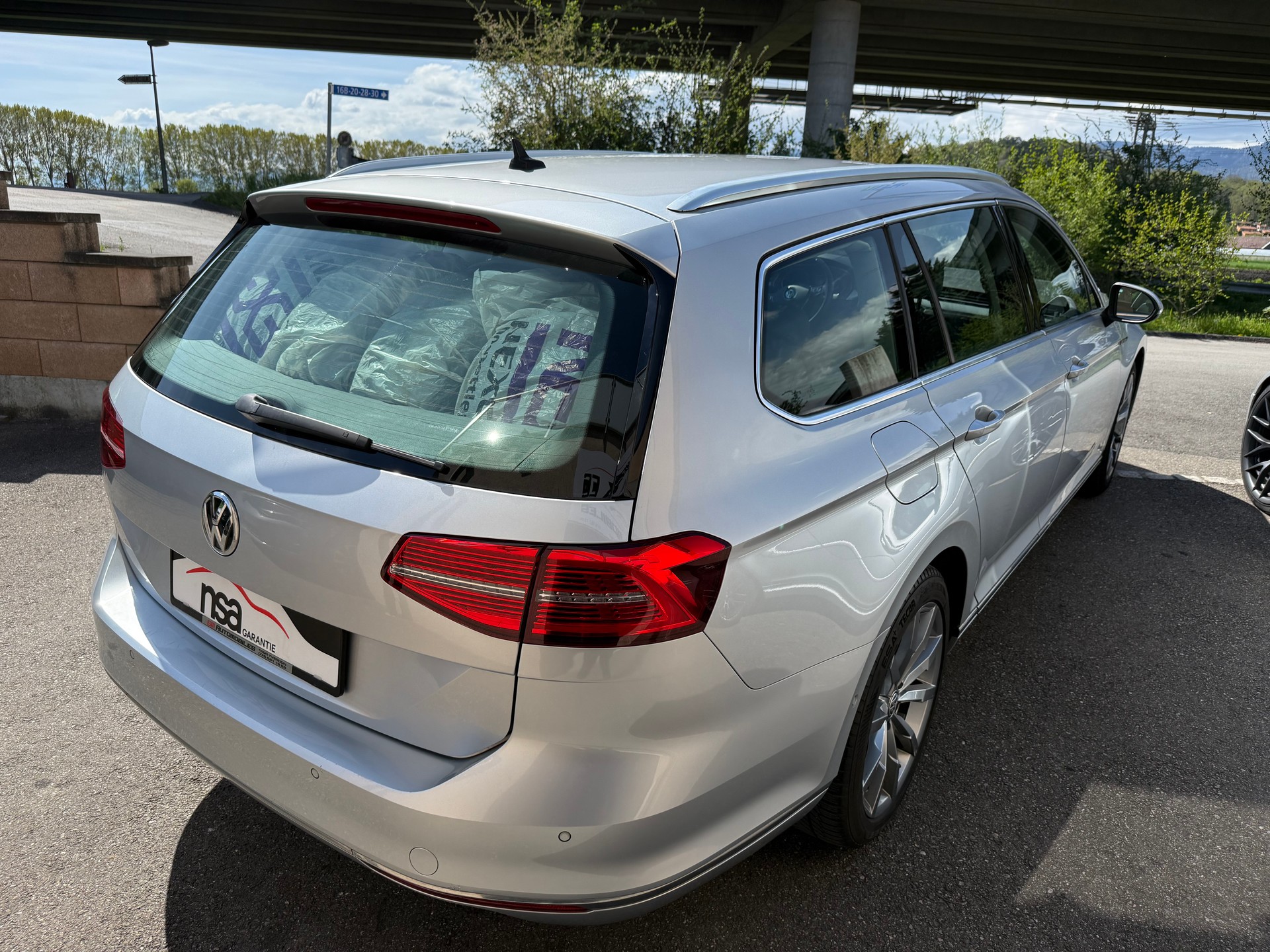VW Passat Variant 2.0 TDI BMT Highline DSG 4Motion-image-6