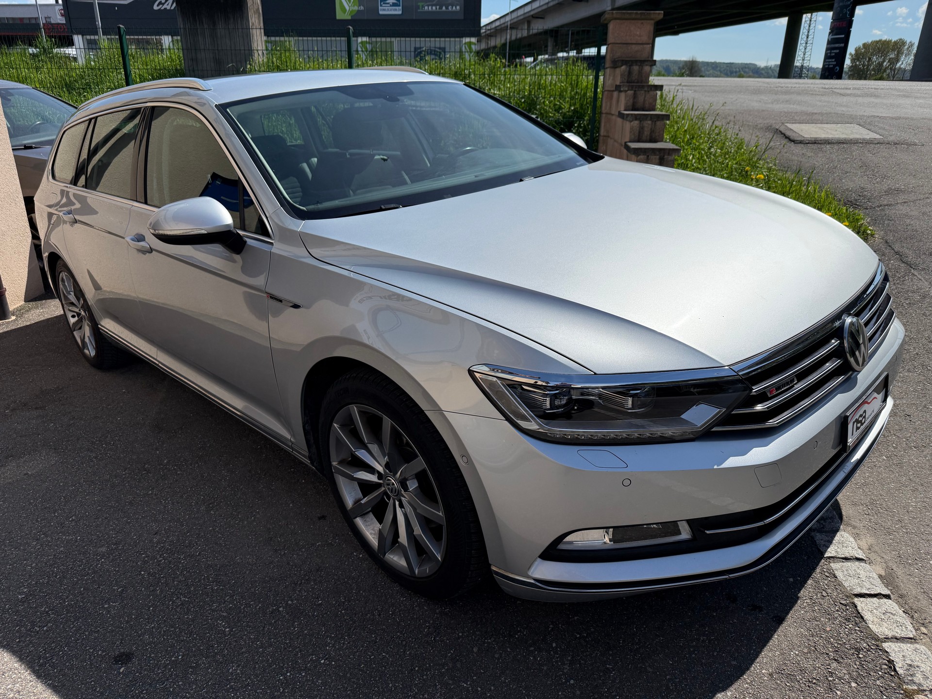 VW Passat Variant 2.0 TDI BMT Highline DSG 4Motion-image-3