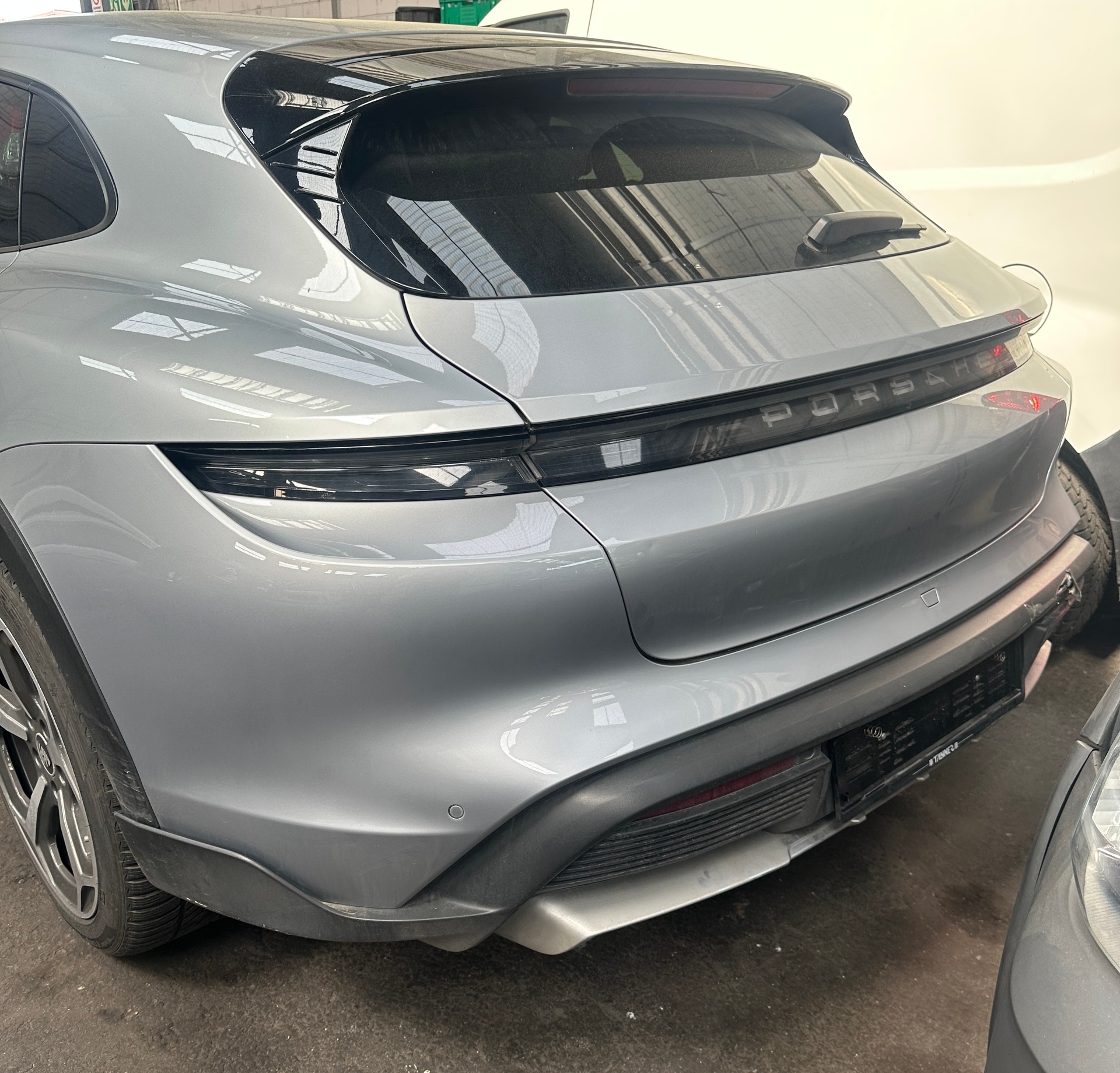 PORSCHE Taycan 4 Cross Turismo-image-1
