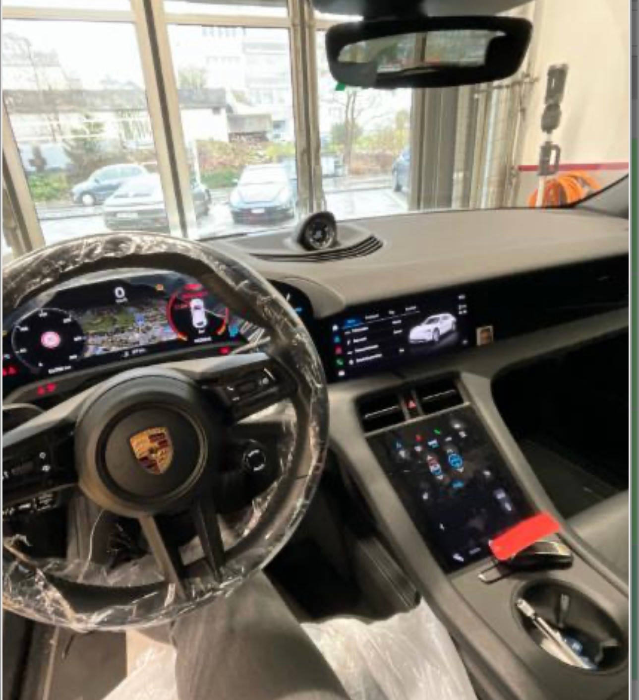PORSCHE Taycan 4 Cross Turismo-image-4