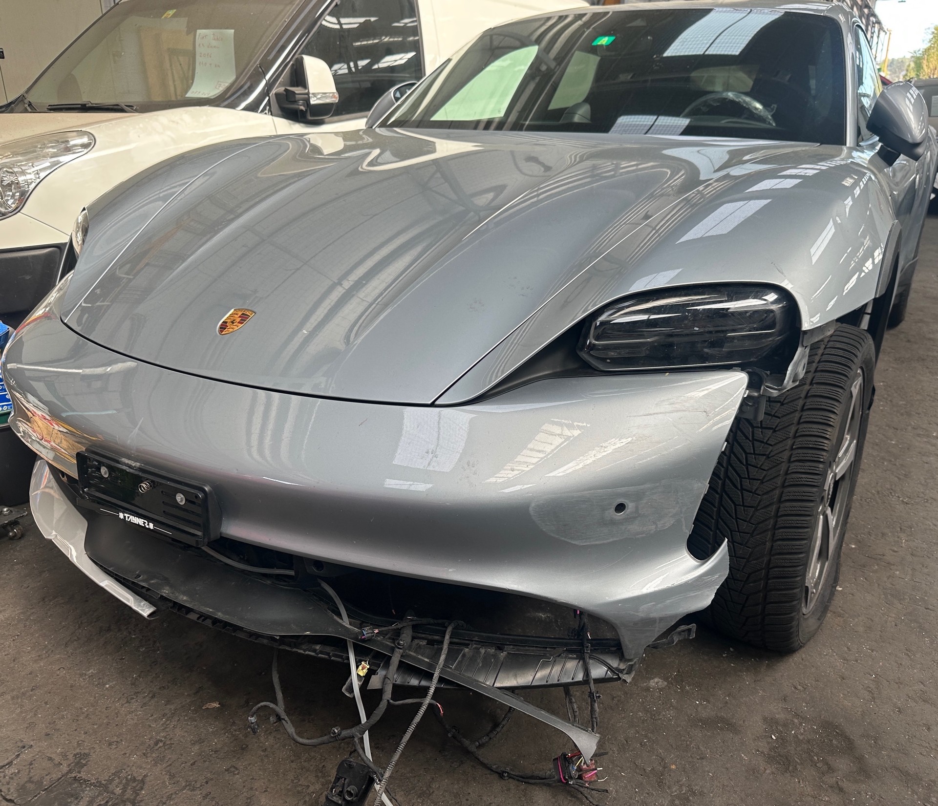 PORSCHE Taycan 4 Cross Turismo-image-3