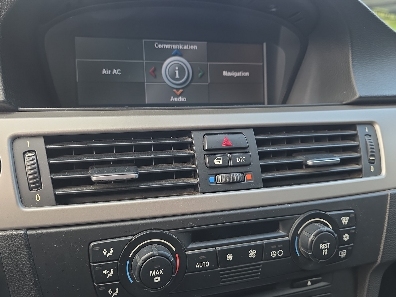 BMW 330xd Touring-image-12