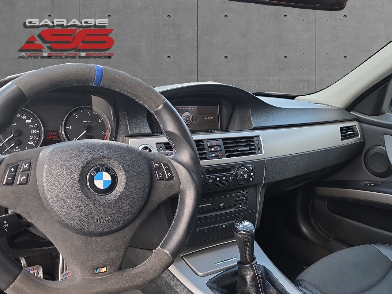 BMW 330xd Touring-image-14
