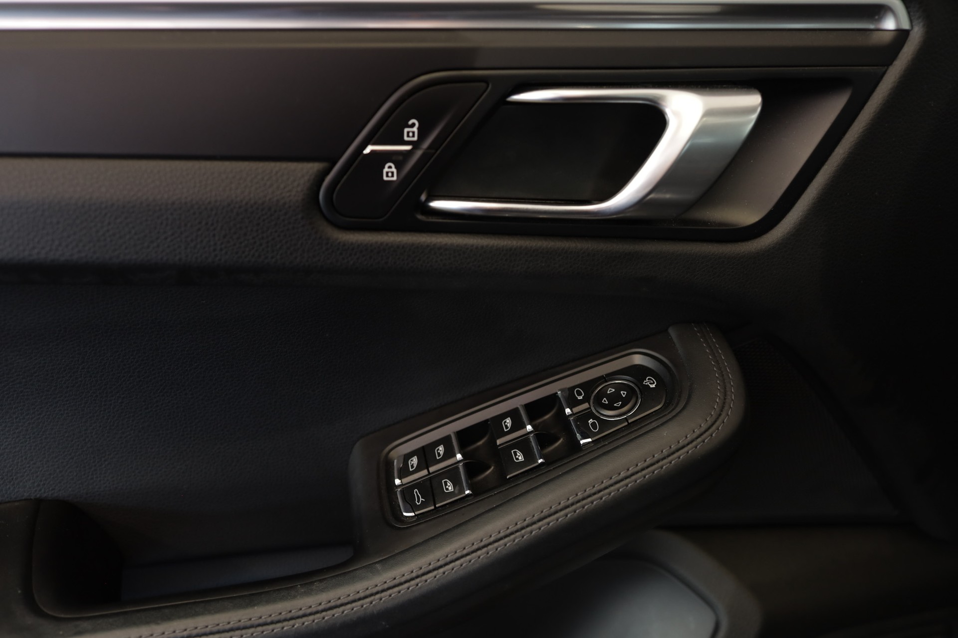 PORSCHE Macan PDK-image-13