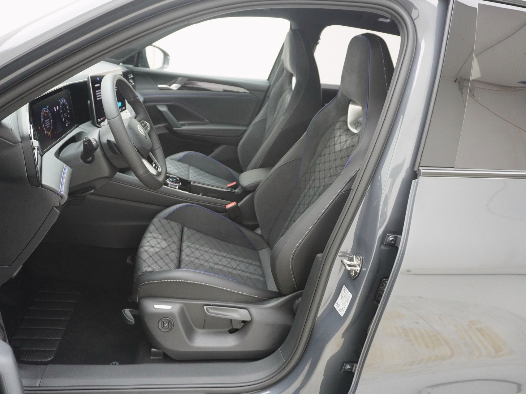 VW Tiguan 2.0 TSI R-Line 4motion-image-12