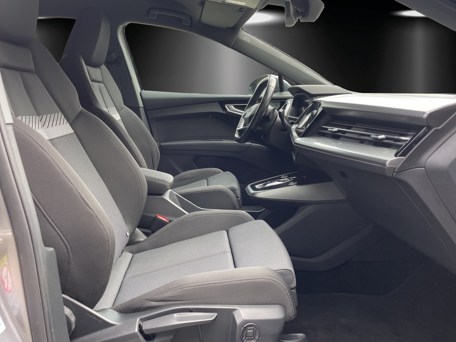 AUDI Q4 e-tron 45 quattro-image-8