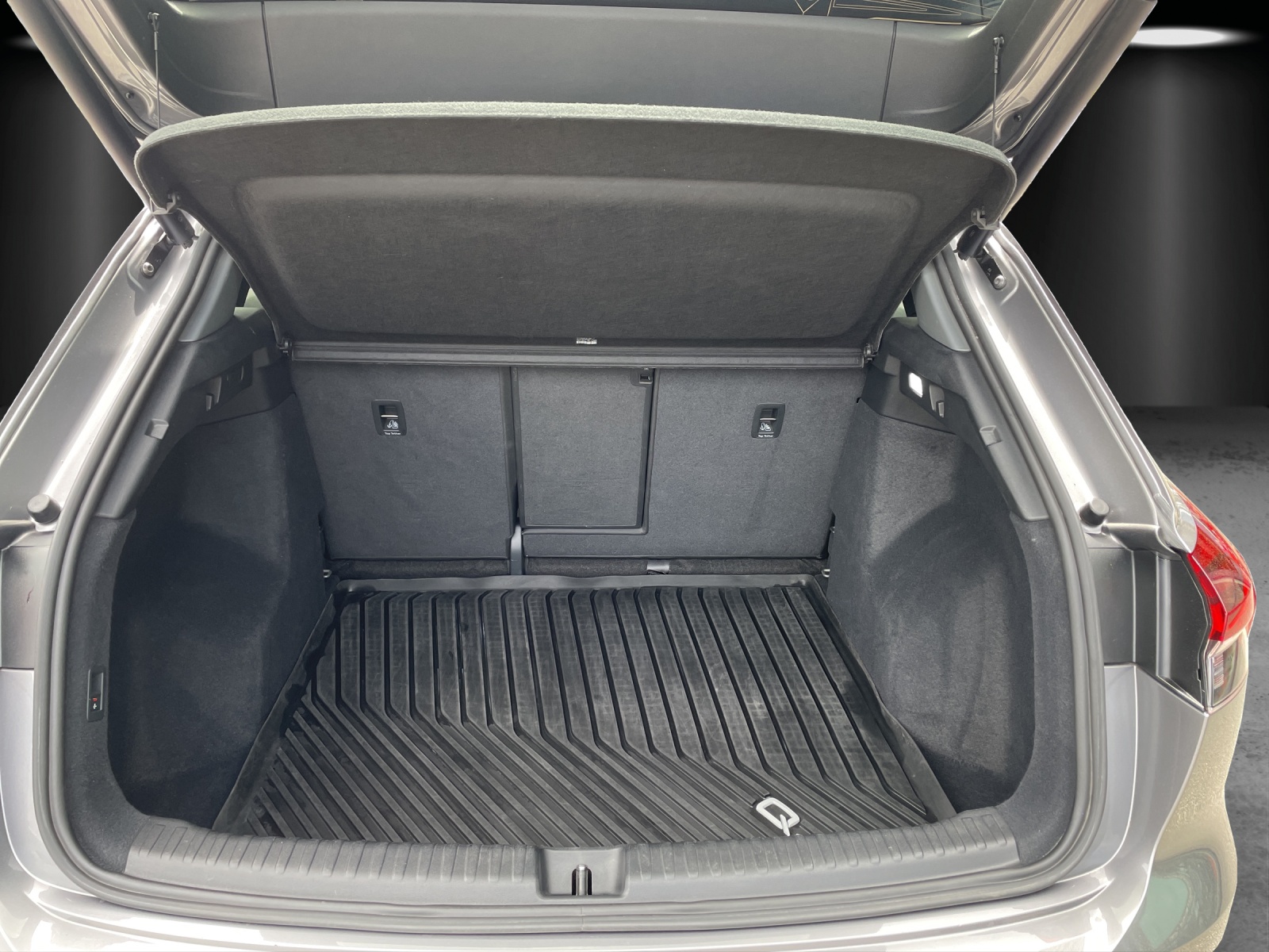 AUDI Q4 e-tron 45 quattro-image-6