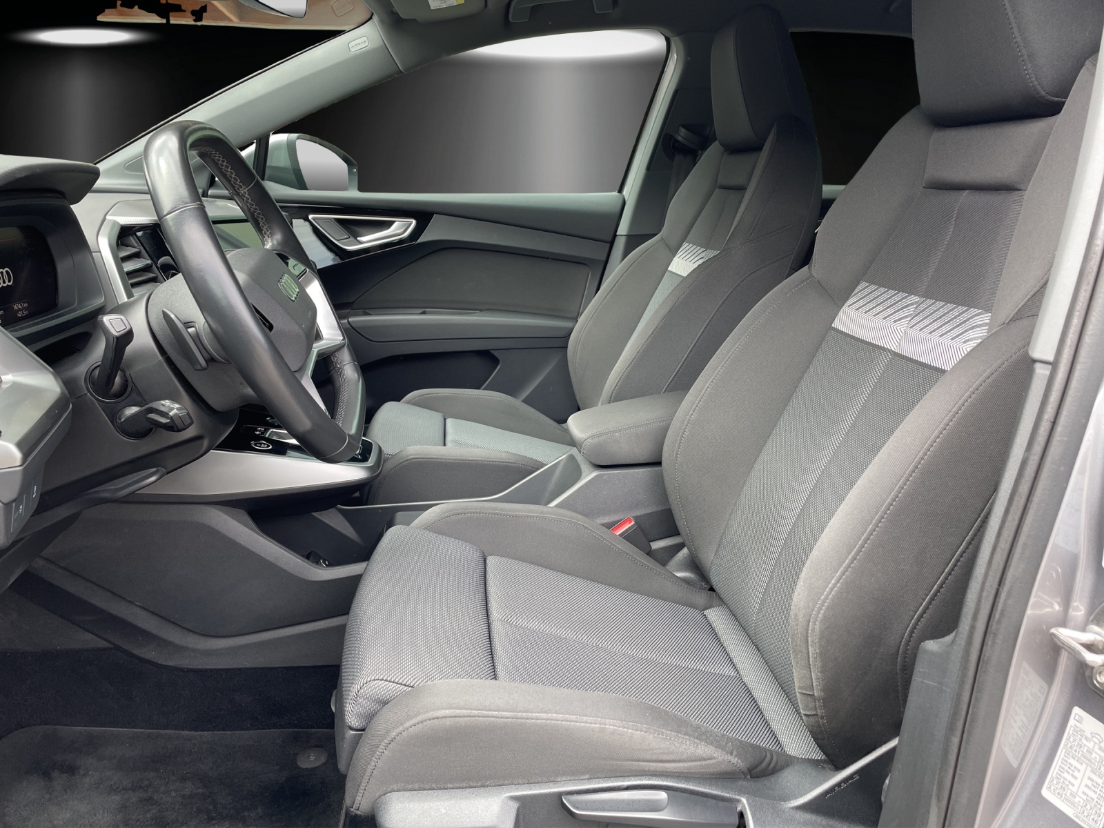 AUDI Q4 e-tron 45 quattro-image-9