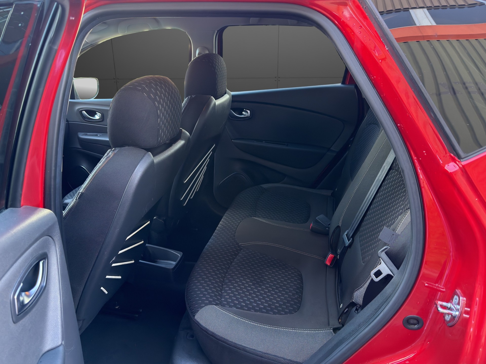 RENAULT Captur 1.2 T 16V Intens-image-22