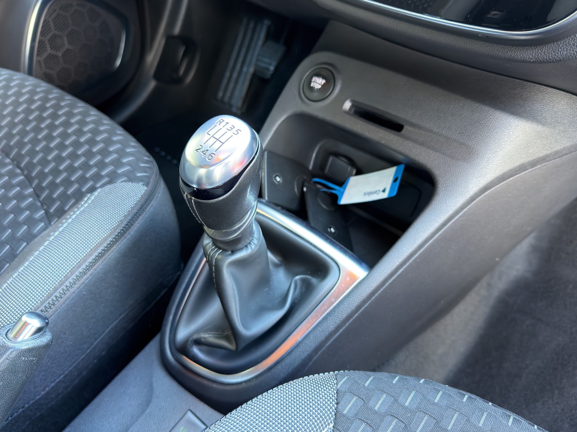 RENAULT Captur 1.2 T 16V Intens-image-17
