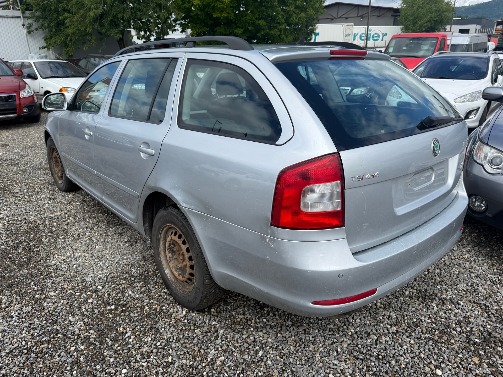 SKODA Octavia Combi 1.8 TSI Adventure 4x4-image-2