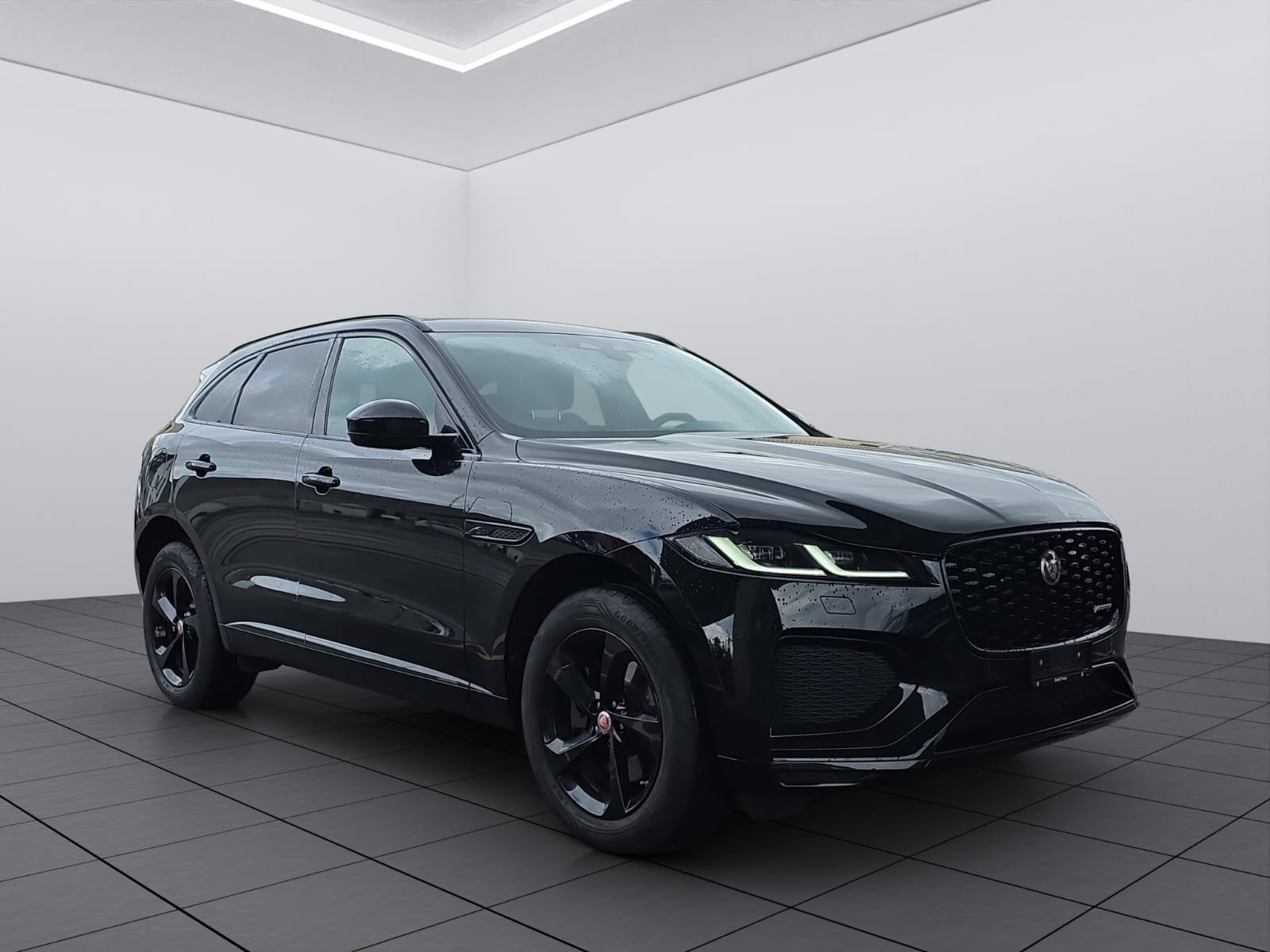JAGUAR F-Pace 2.0 P250 R-Dynamic Black AWD-image-2
