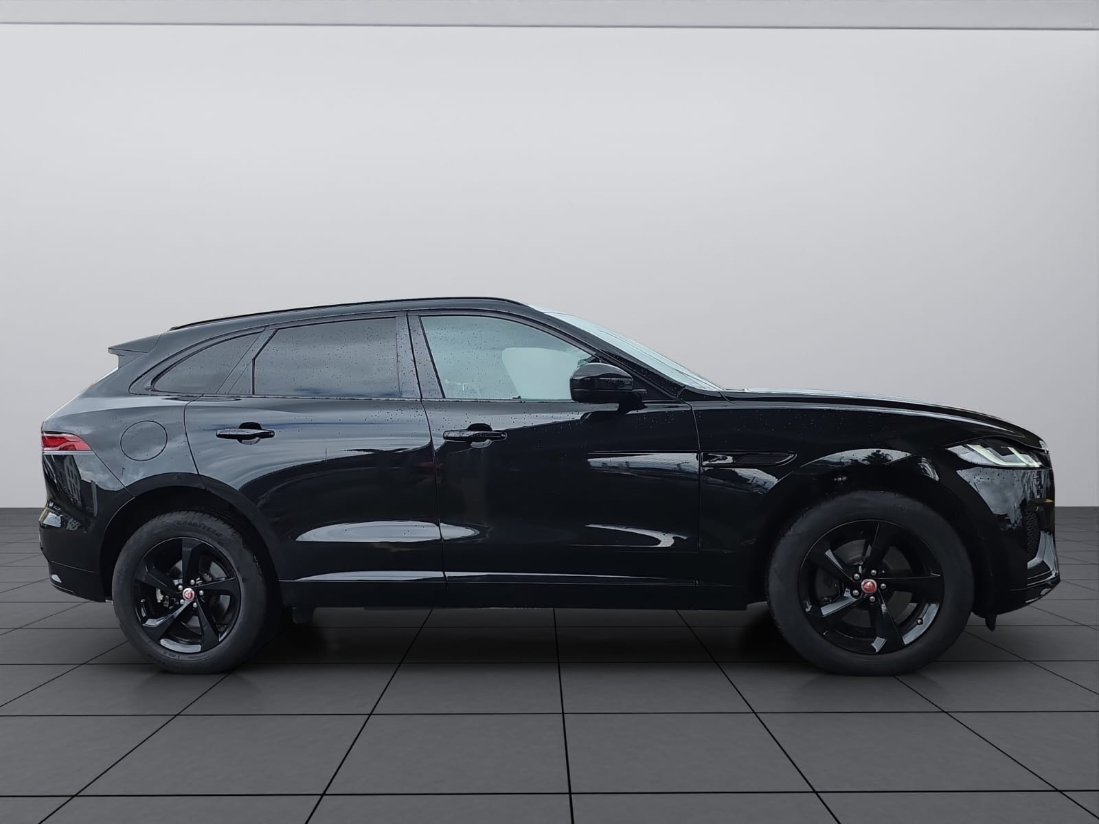 JAGUAR F-Pace 2.0 P250 R-Dynamic Black AWD-image-8