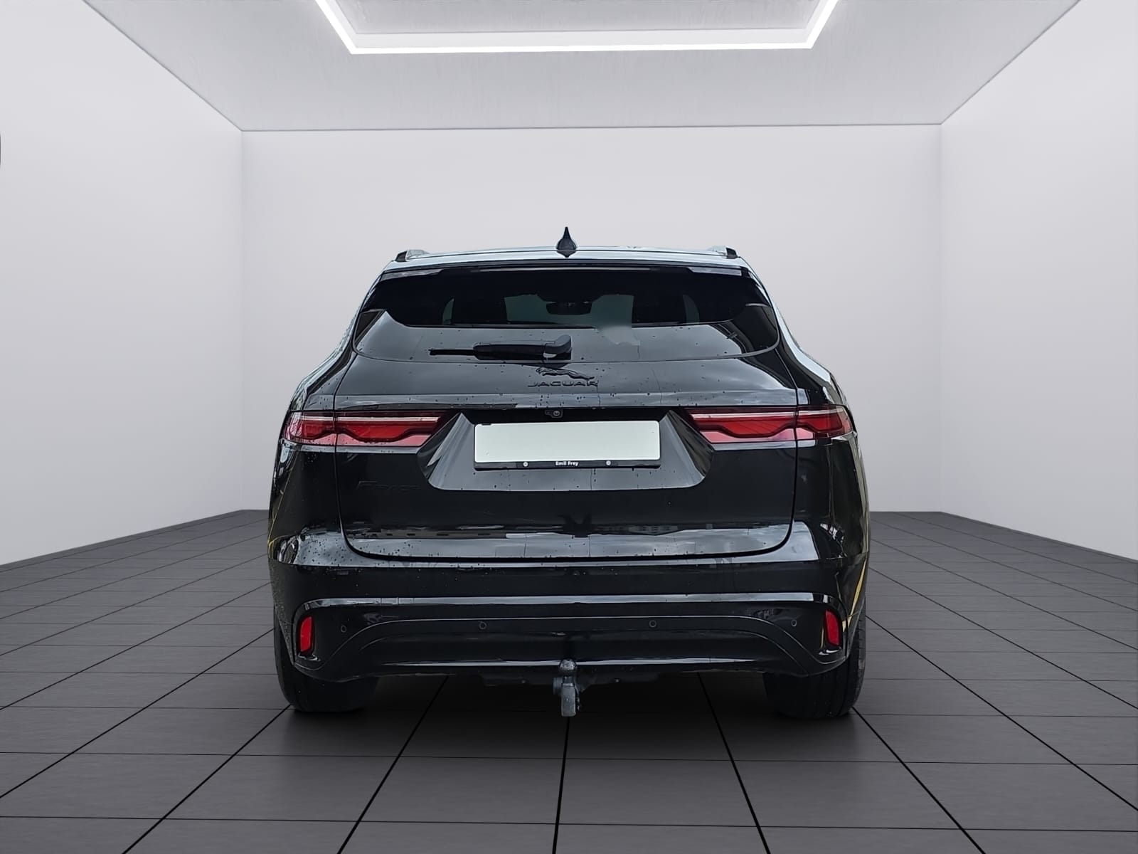 JAGUAR F-Pace 2.0 P250 R-Dynamic Black AWD-image-6