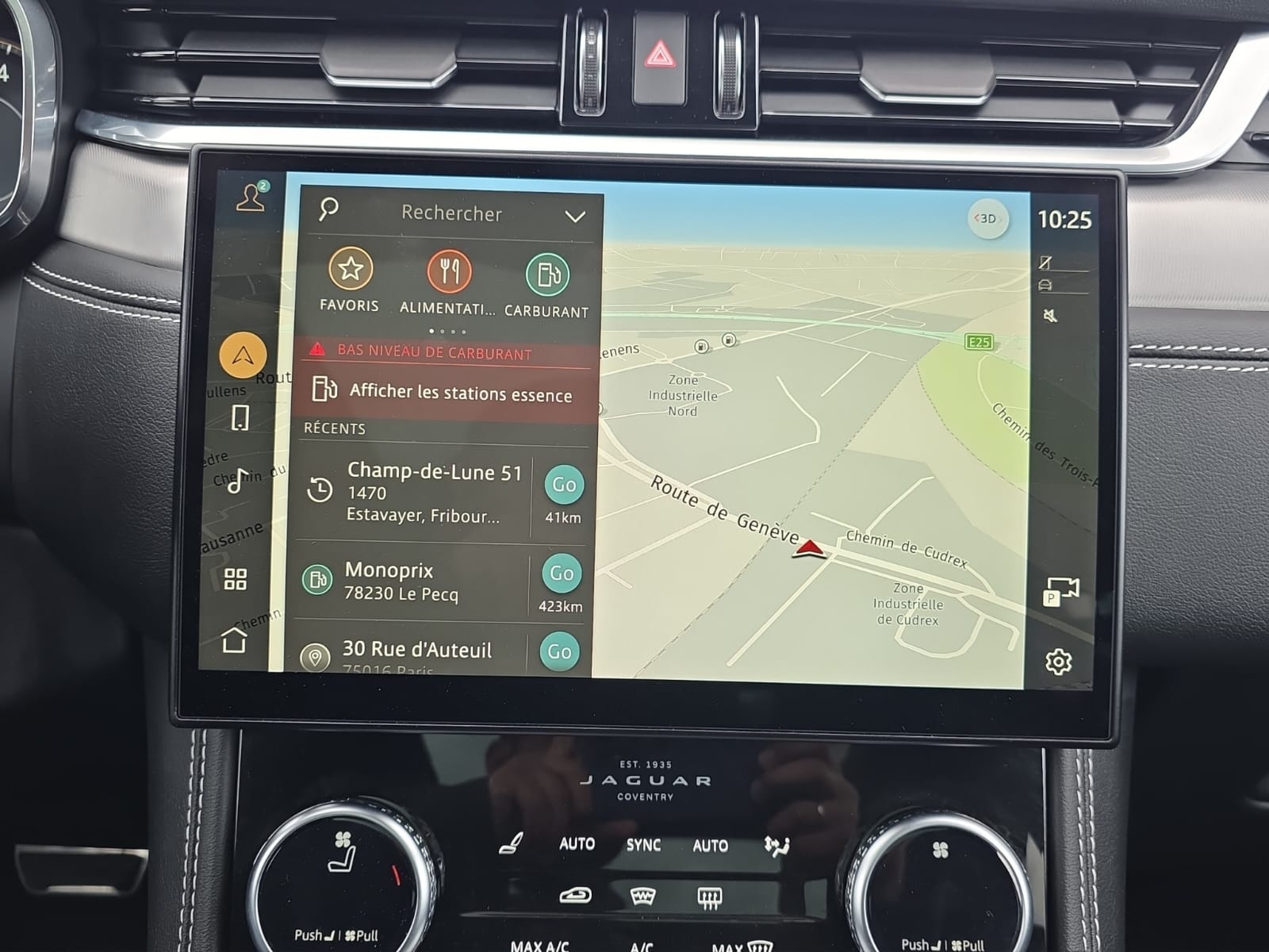 JAGUAR F-Pace 2.0 P250 R-Dynamic Black AWD-image-14