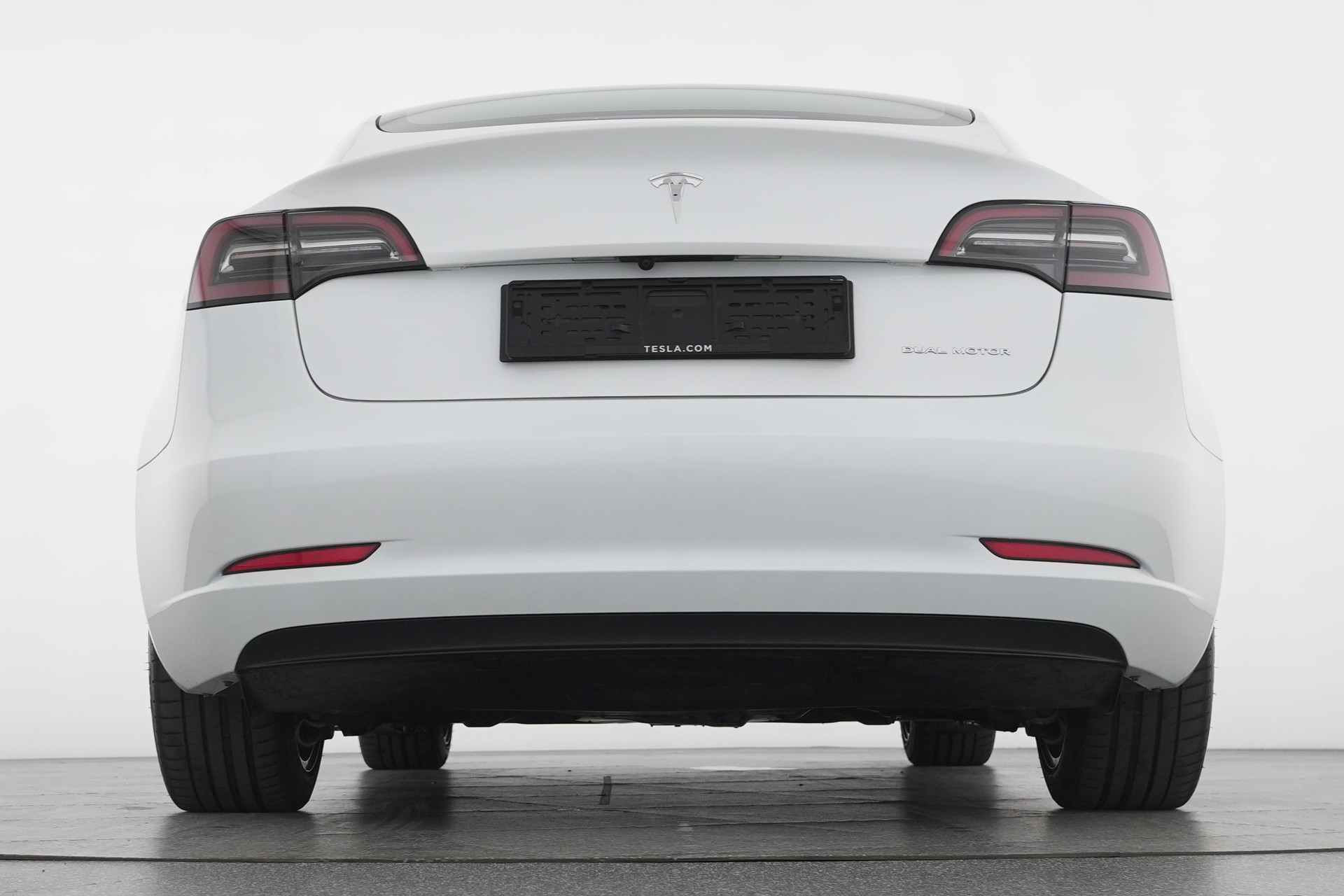 TESLA Model 3 Long Range All-Wheel Drive-image-4