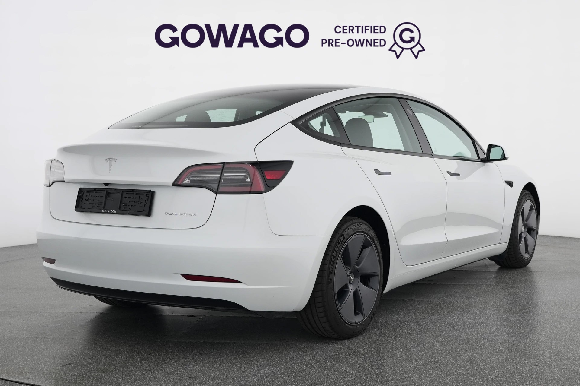 TESLA Model 3 Long Range All-Wheel Drive-showroom-element-3