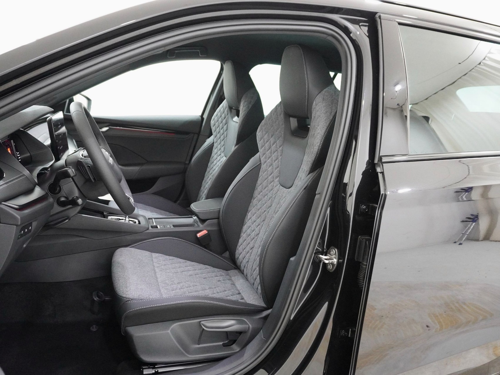 SKODA Octavia 2.0 TSI SportLine 4x4 DSG-image-12