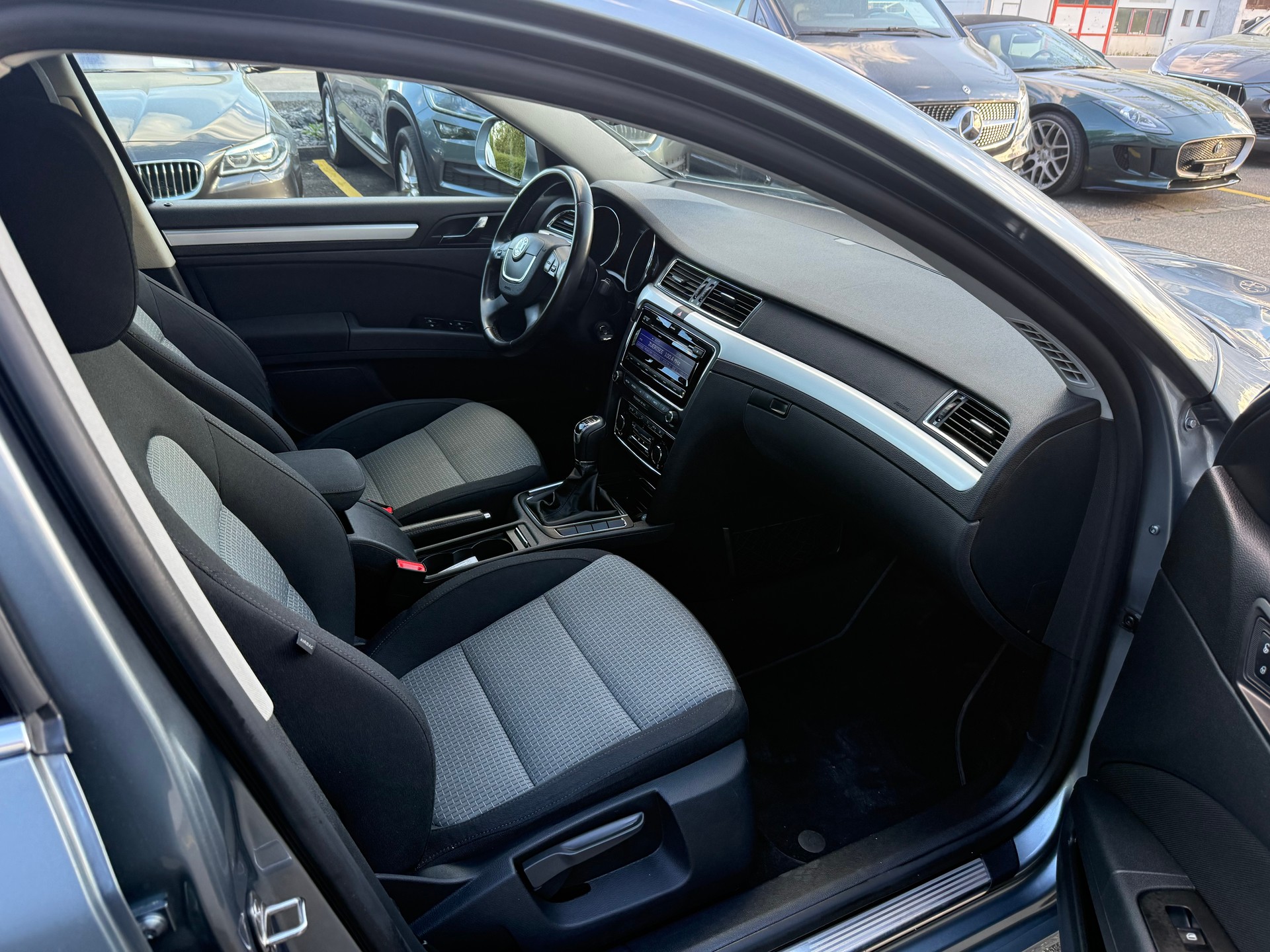 SKODA Superb Combi 2.0 TDi Comfort-image-7