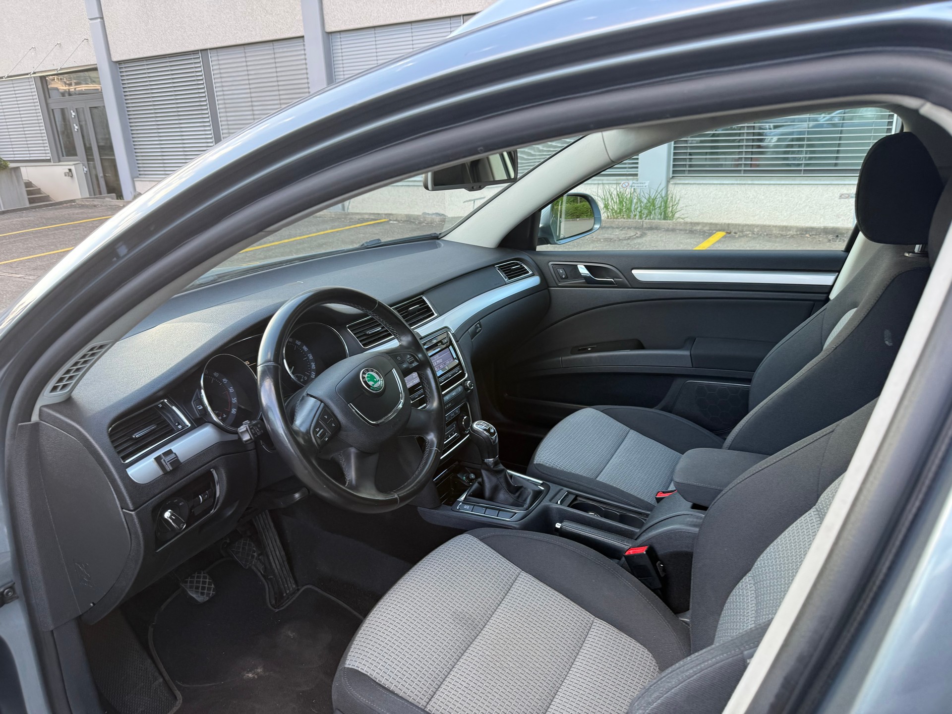 SKODA Superb Combi 2.0 TDi Comfort-image-6