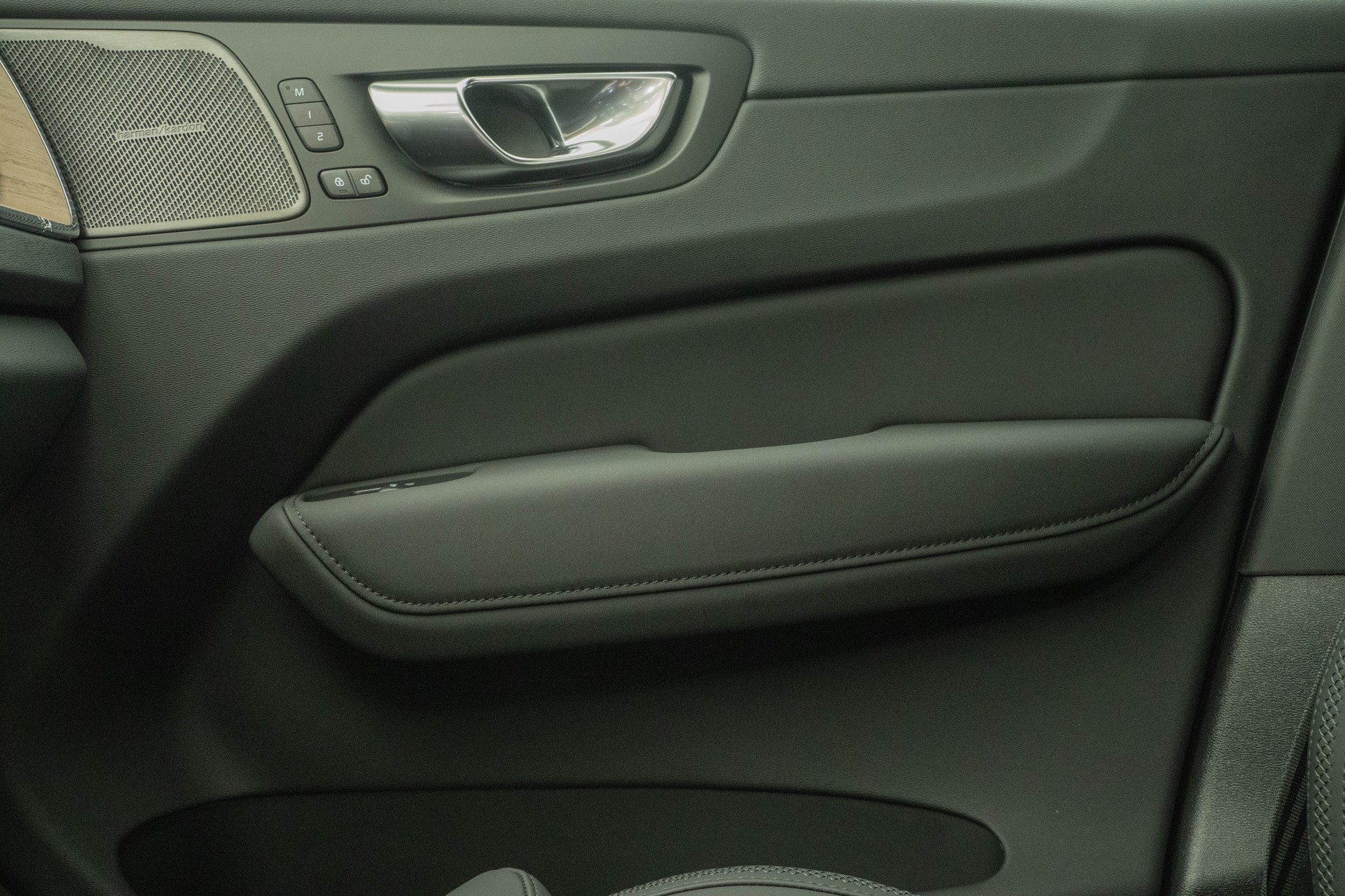 VOLVO XC60 2.0 T8 TE Ultra Bright eAWD-image-13