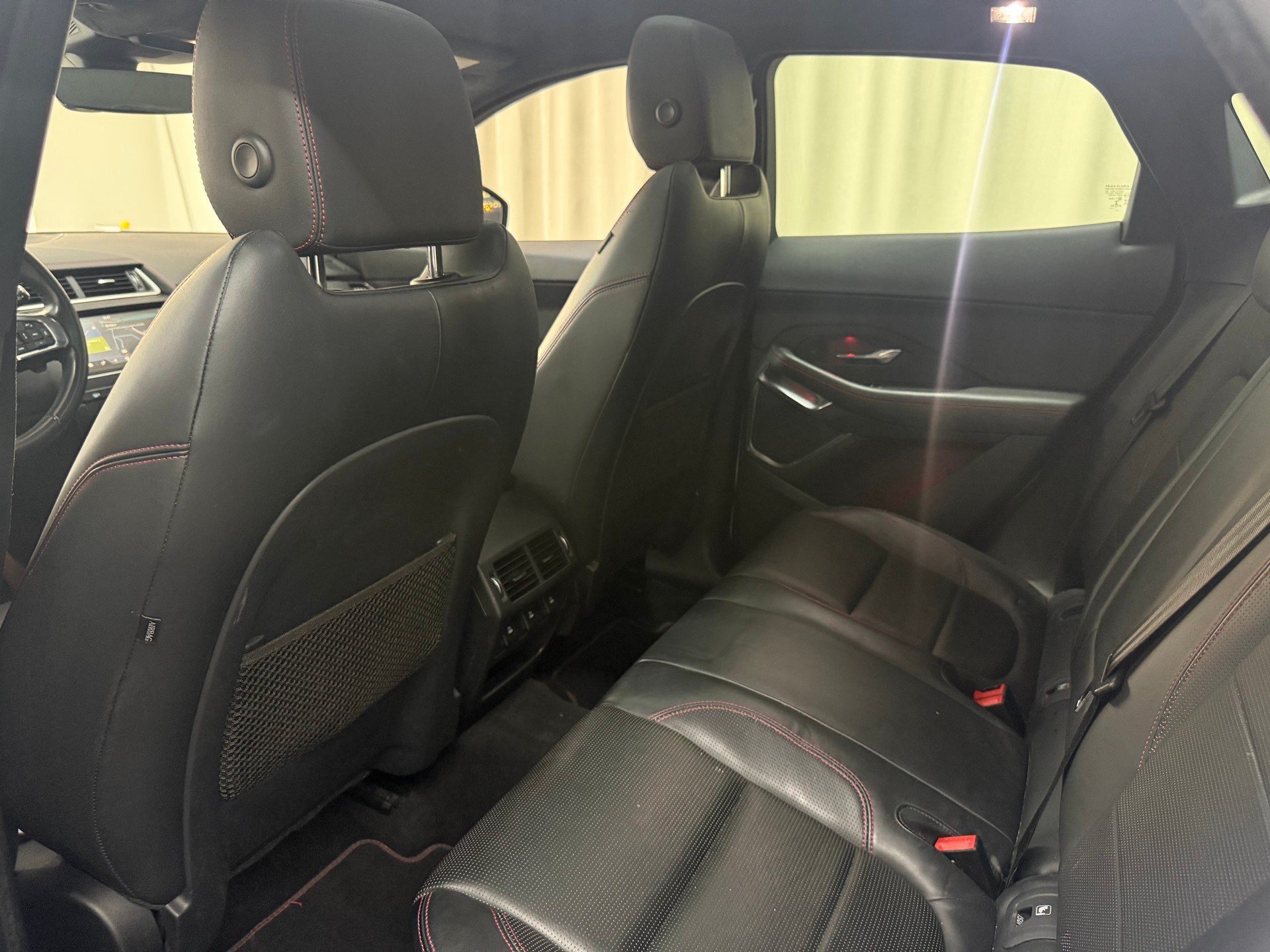 JAGUAR E-Pace 2.0d D180 First Edition AWD Automatik-image-9