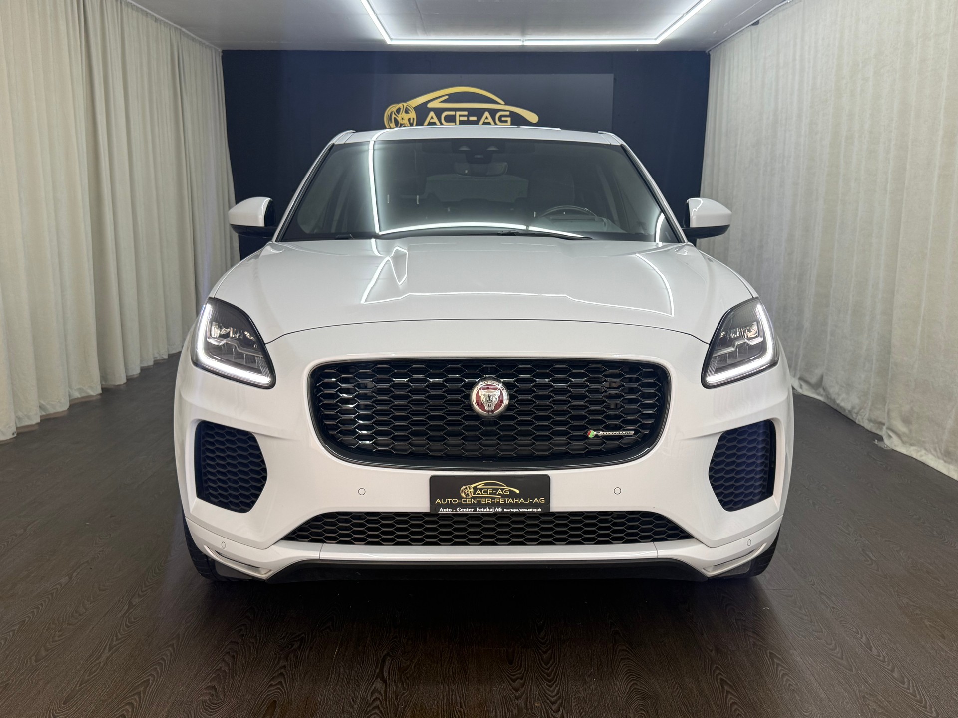 JAGUAR E-Pace 2.0d D180 First Edition AWD Automatik-showroom-element-1