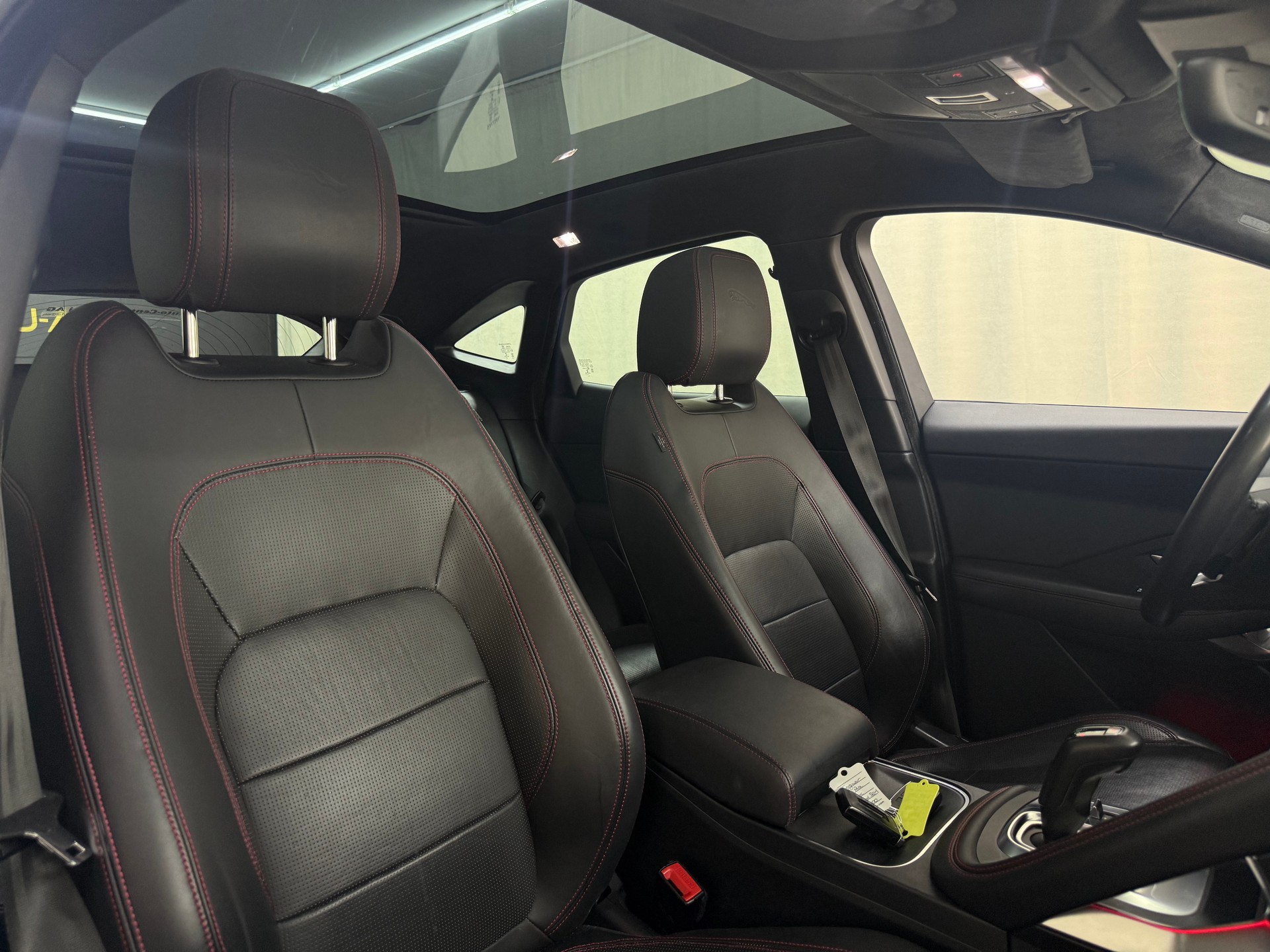 JAGUAR E-Pace 2.0d D180 First Edition AWD Automatik-image-7