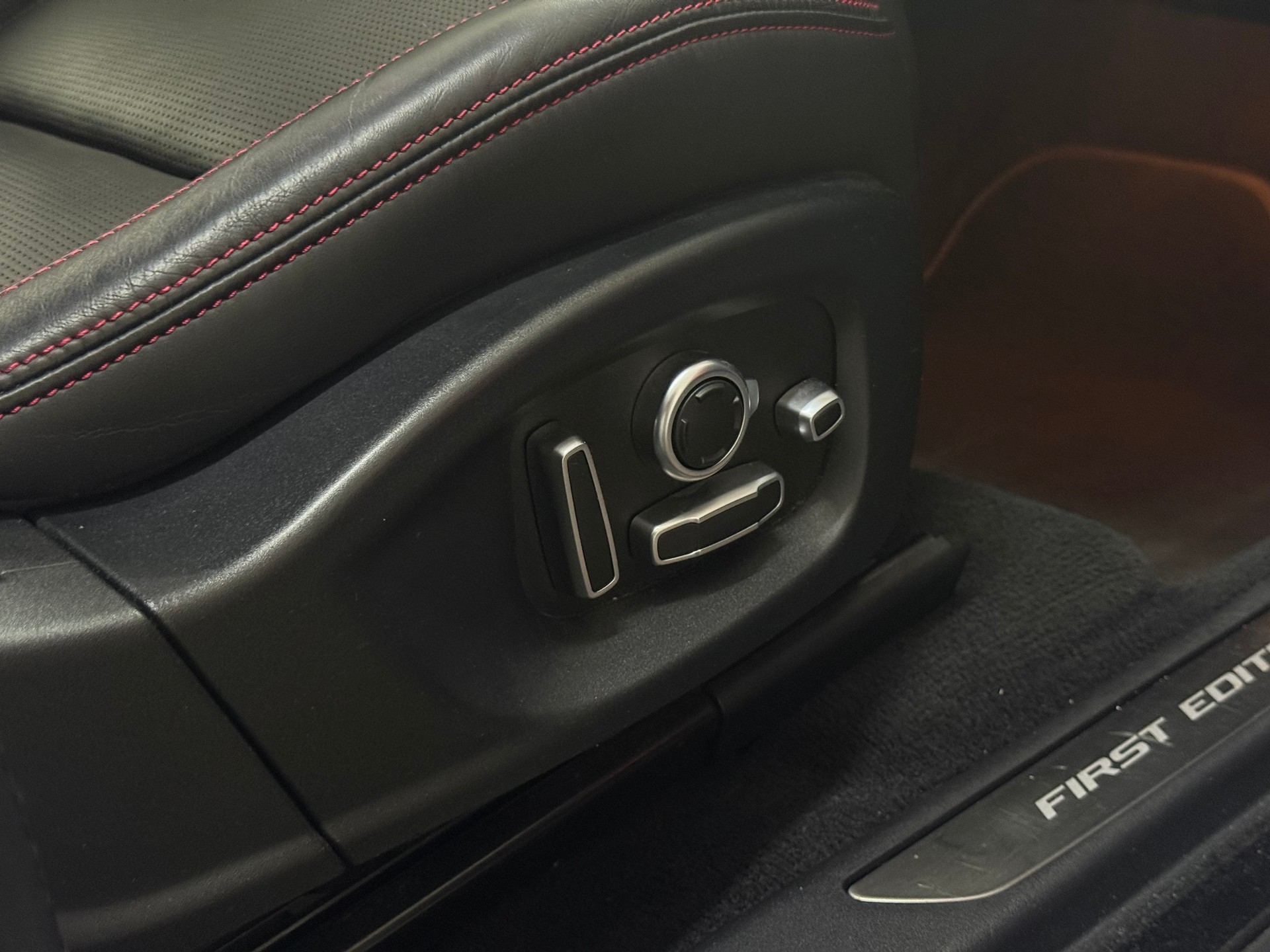 JAGUAR E-Pace 2.0d D180 First Edition AWD Automatik-image-18