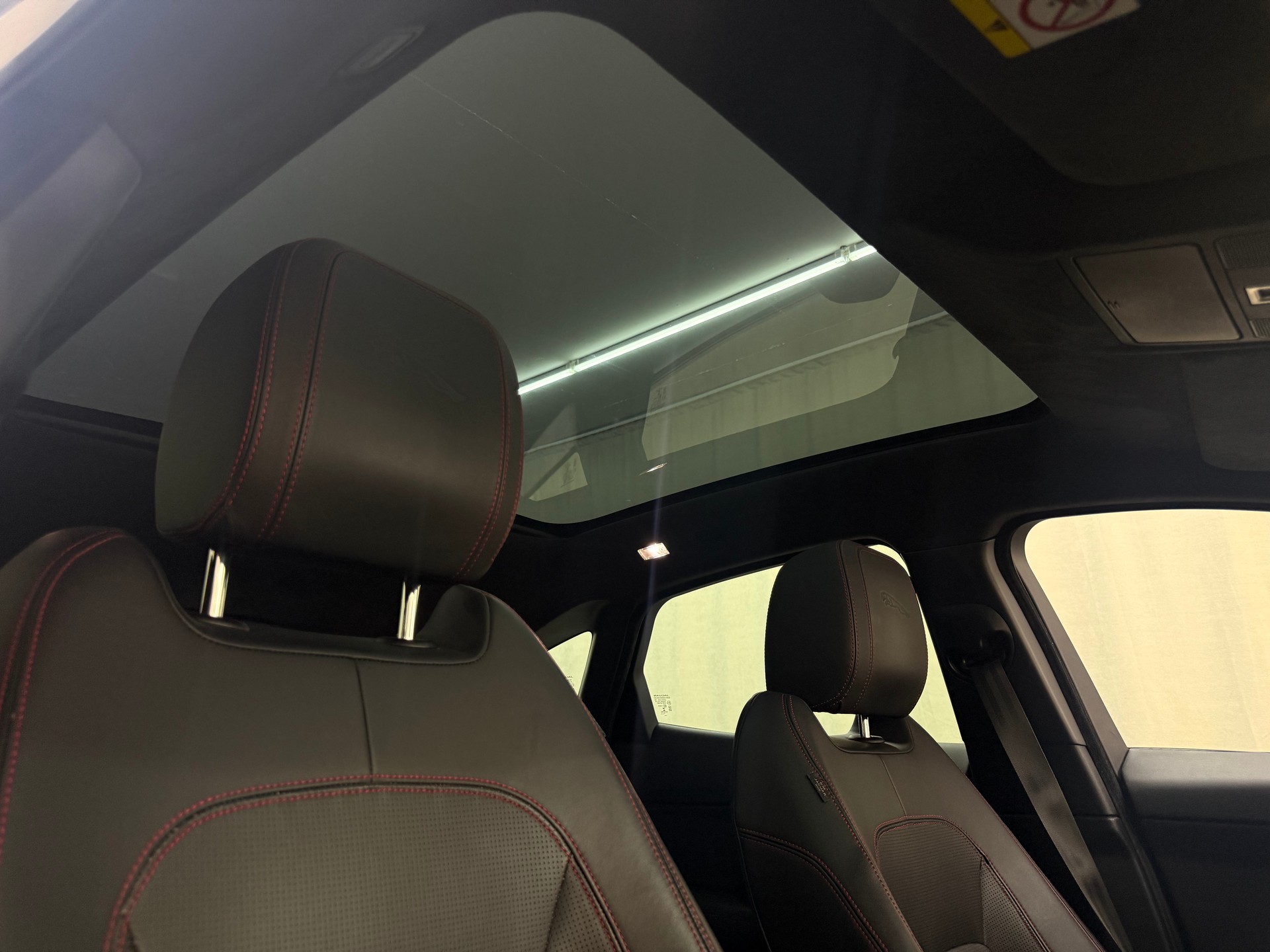 JAGUAR E-Pace 2.0d D180 First Edition AWD Automatik-image-8