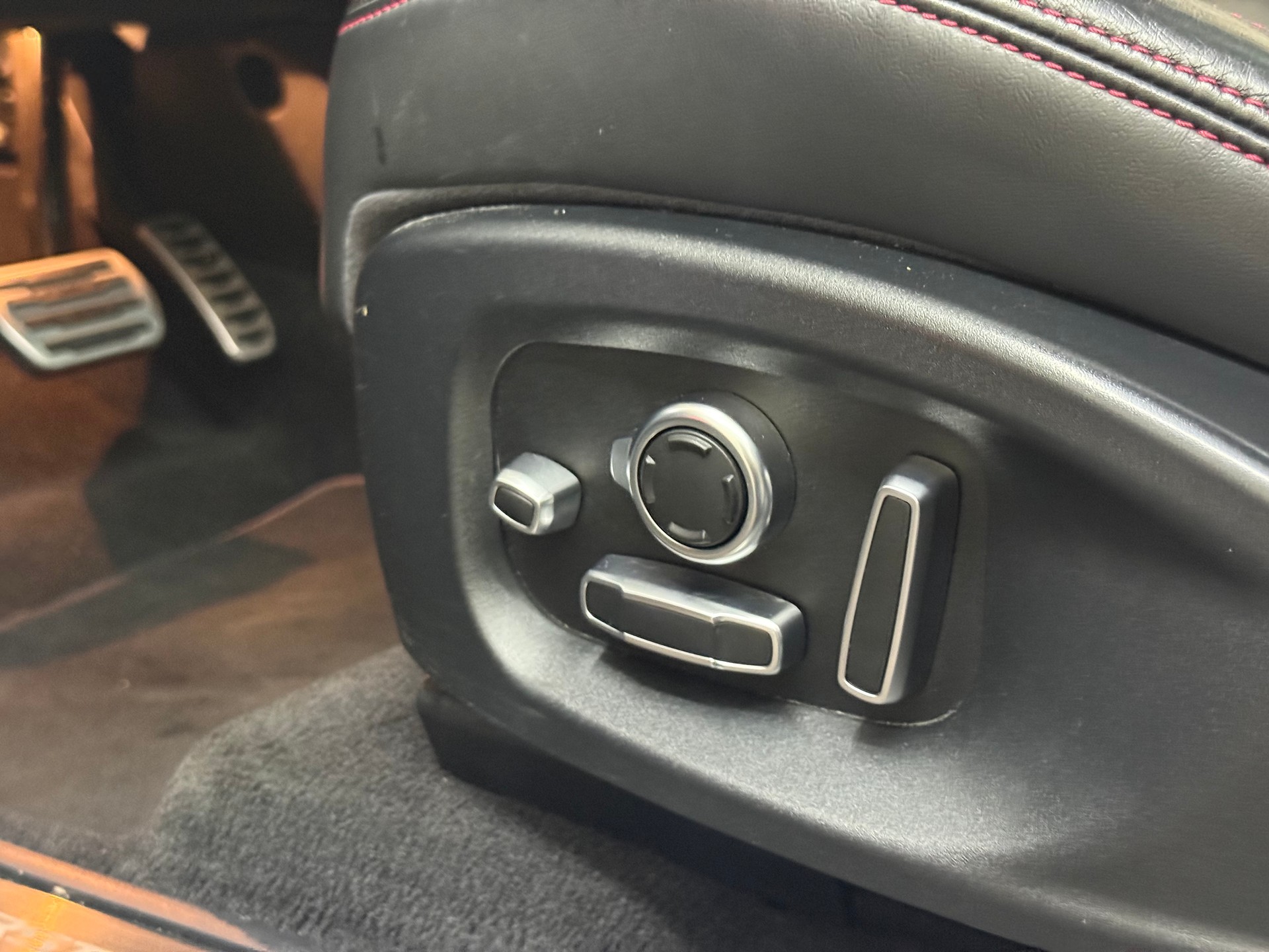 JAGUAR E-Pace 2.0d D180 First Edition AWD Automatik-image-14