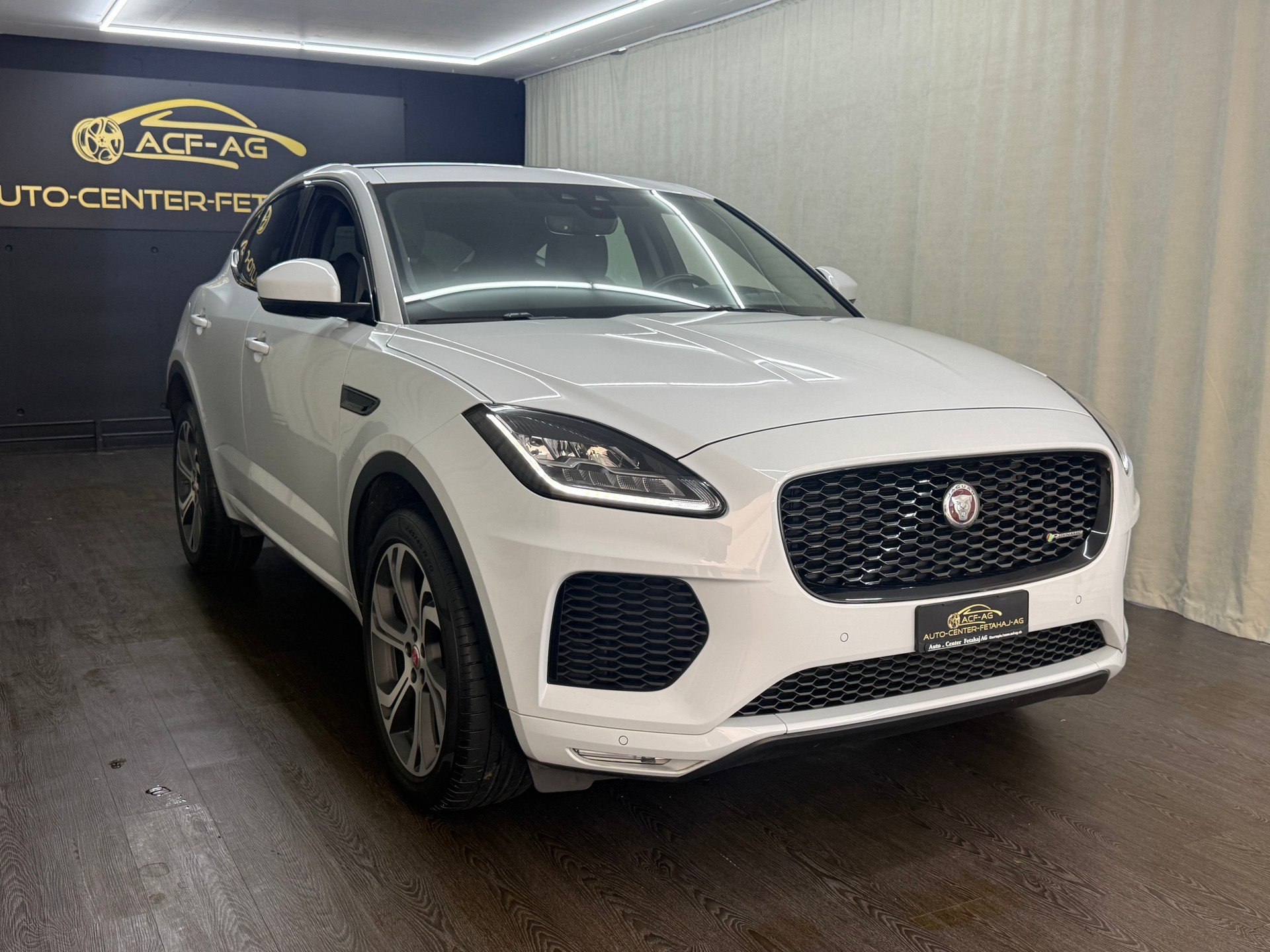 JAGUAR E-Pace 2.0d D180 First Edition AWD Automatik-showroom-element-2