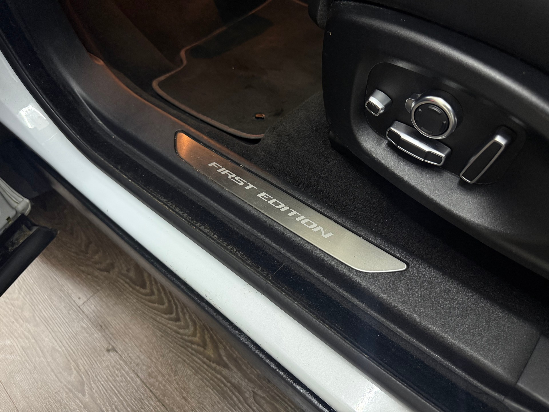 JAGUAR E-Pace 2.0d D180 First Edition AWD Automatik-image-19