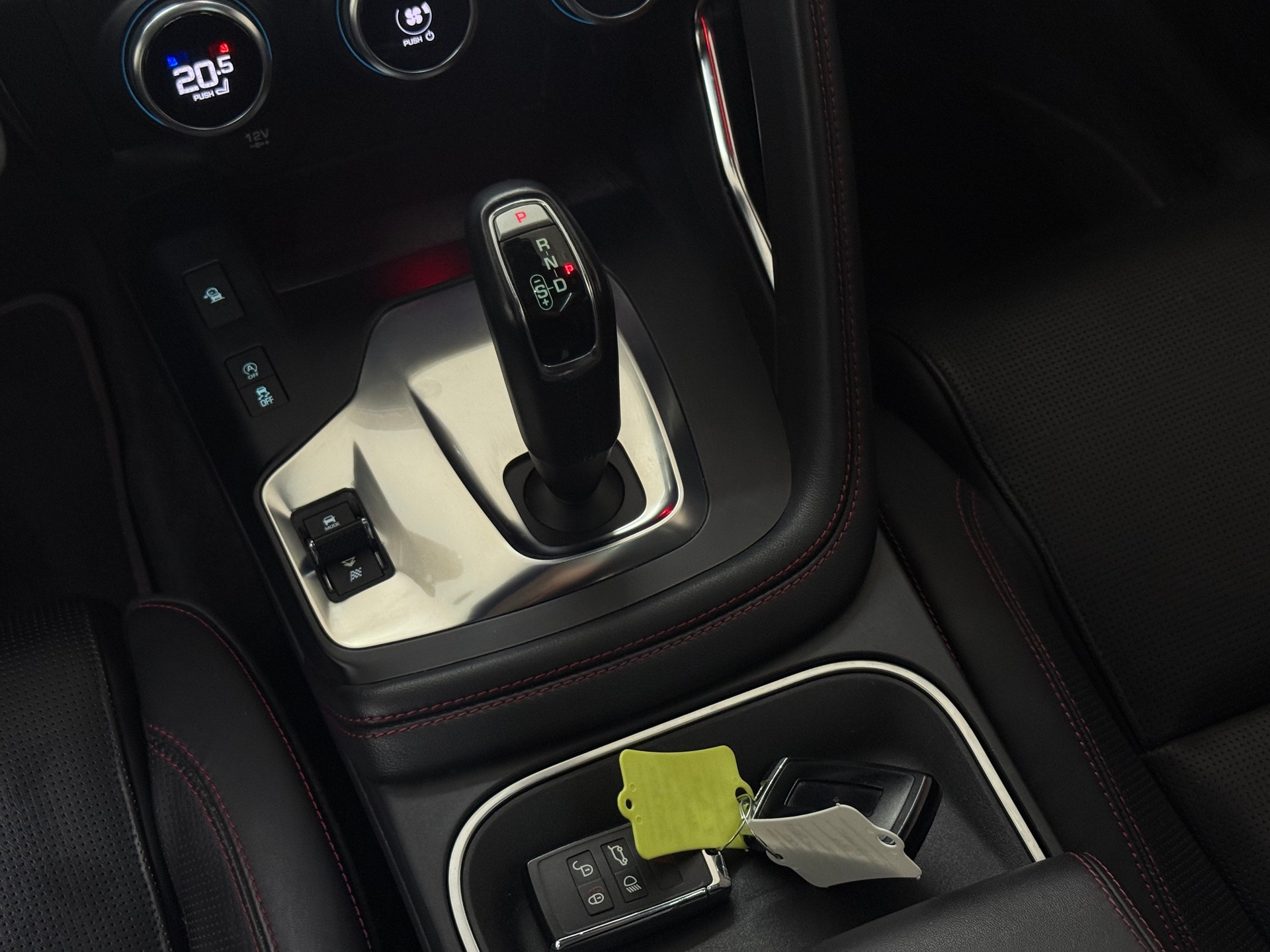 JAGUAR E-Pace 2.0d D180 First Edition AWD Automatik-image-17