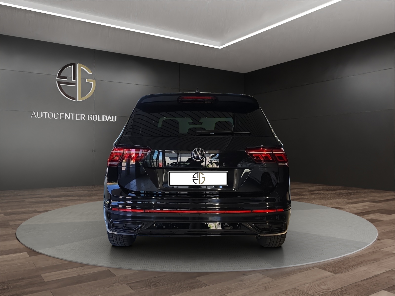 VW Tiguan 2.0 TDI SCR R-Line 4Motion DSG-image-2