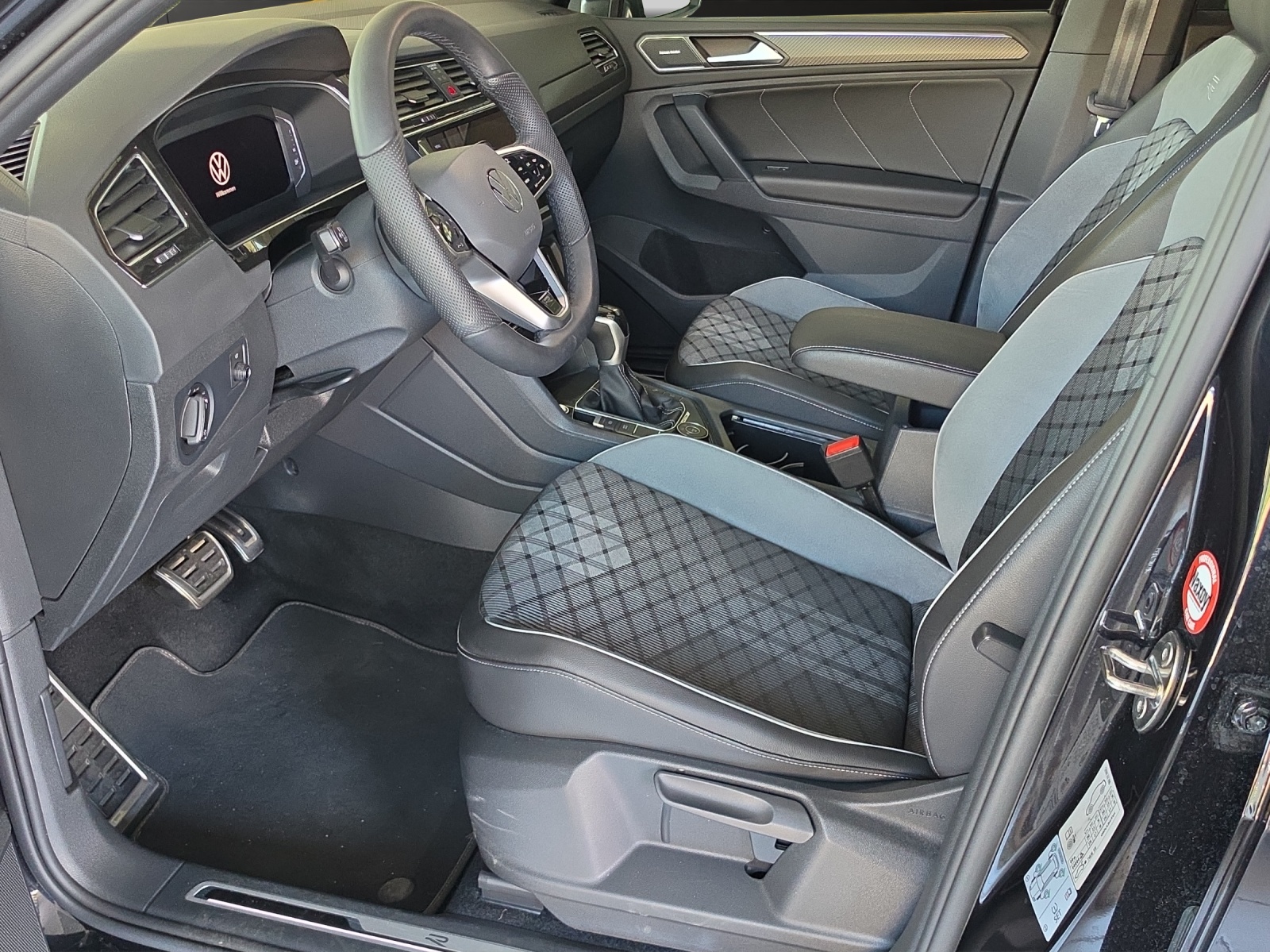 VW Tiguan 2.0 TDI SCR R-Line 4Motion DSG-image-7