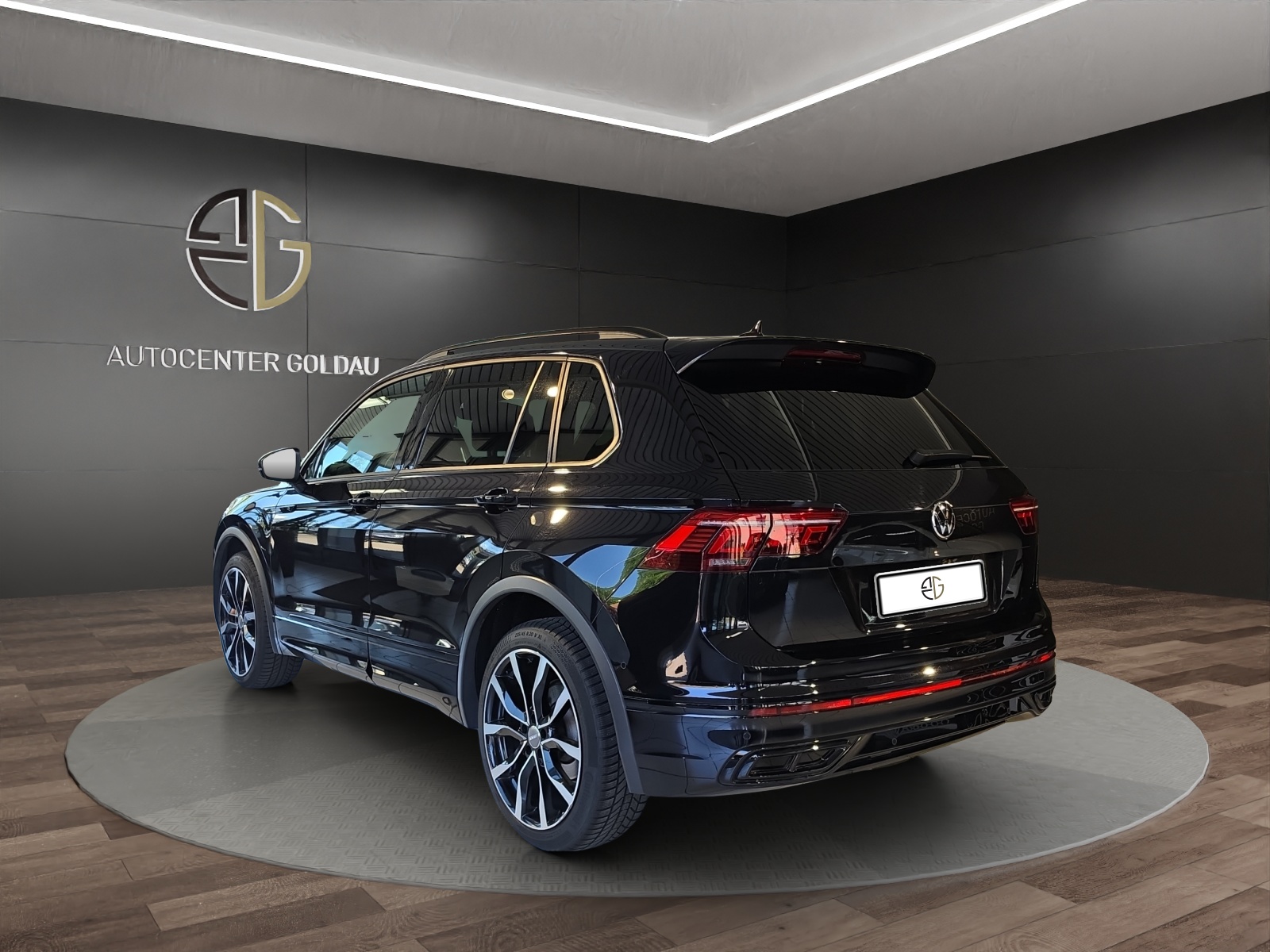 VW Tiguan 2.0 TDI SCR R-Line 4Motion DSG-image-1