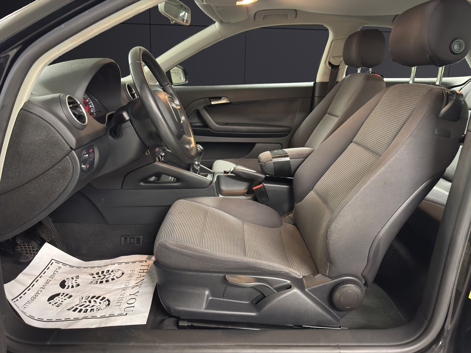AUDI A3 Sportback 1.6 Attraction-image-9