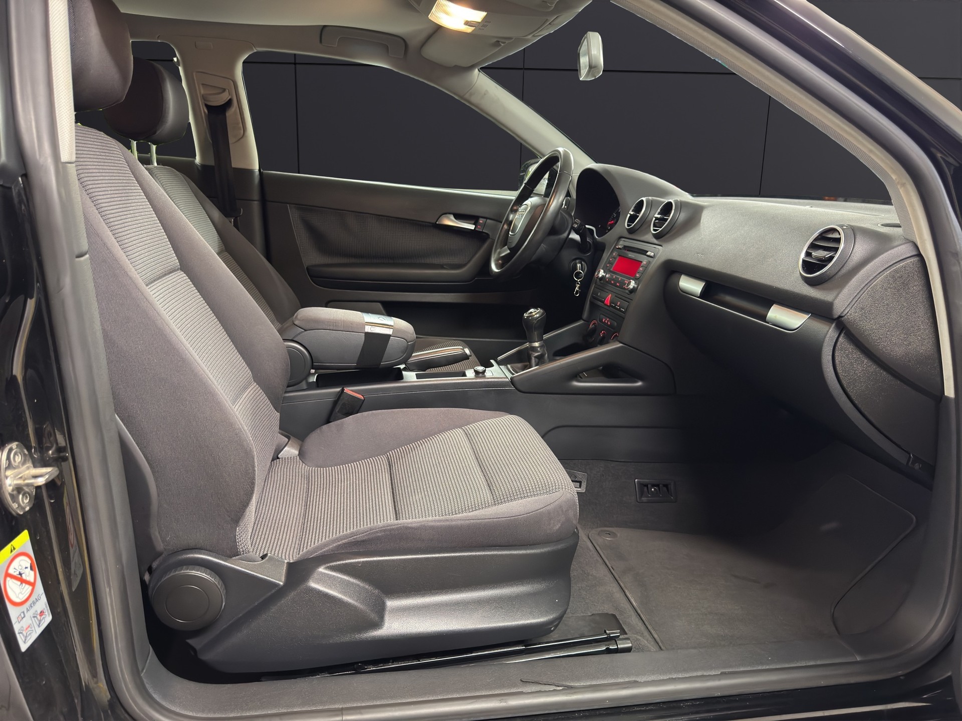 AUDI A3 Sportback 1.6 Attraction-image-12